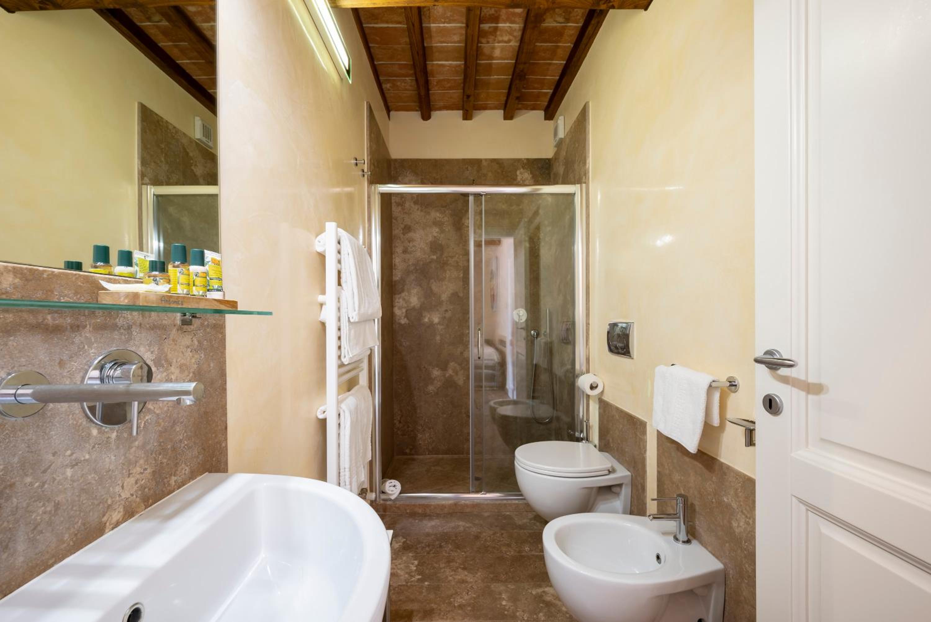 Suite with Spa Bath photo 2