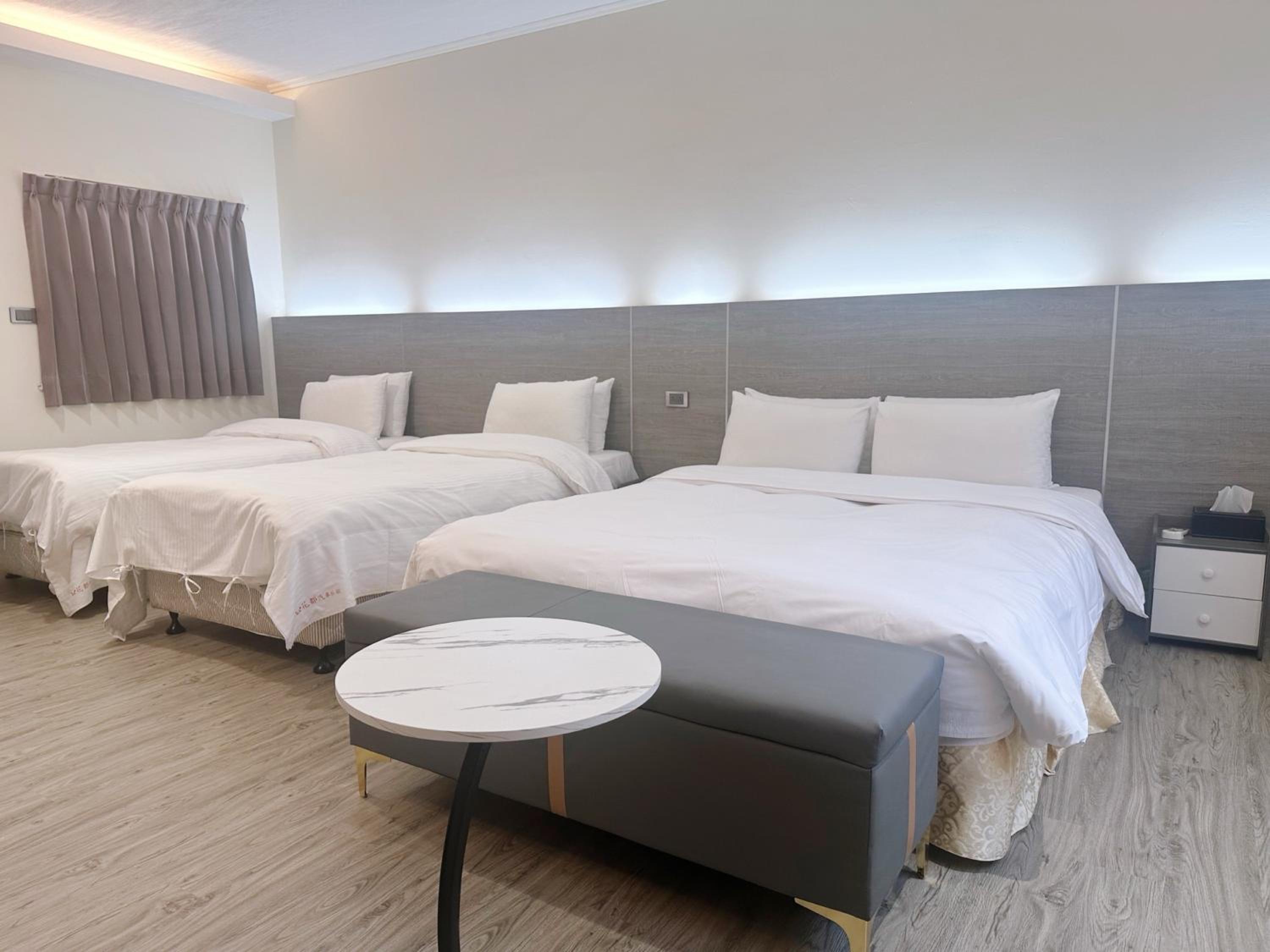 Quadruple Room with Bath photo 1