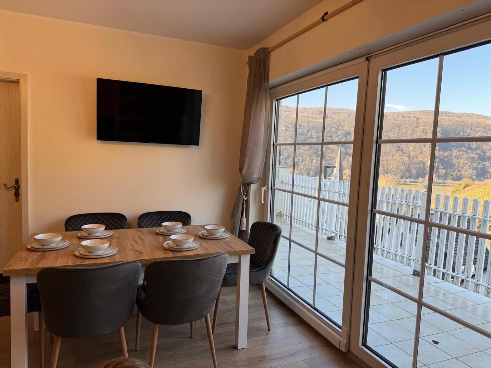 Apartment with View and Balcony - Photo 12