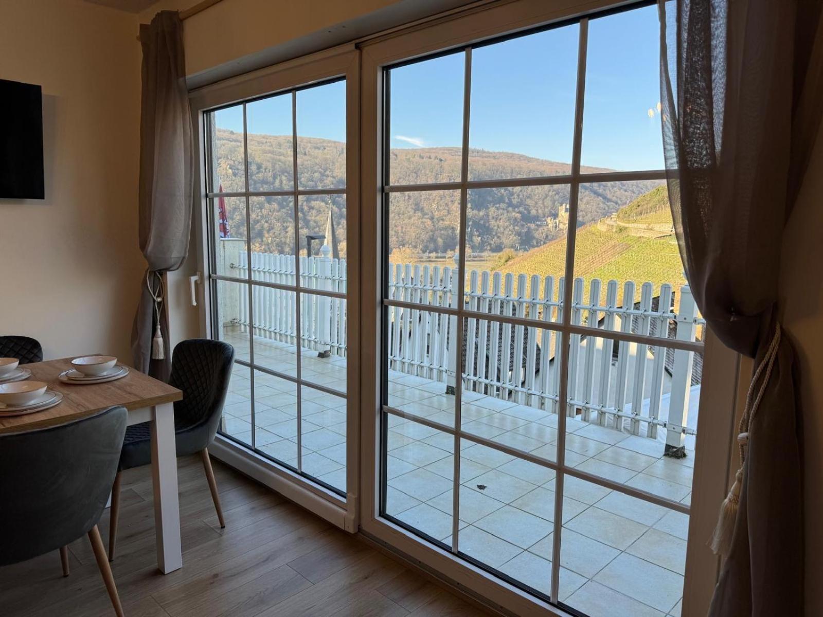 Apartment with View and Balcony - Photo 11