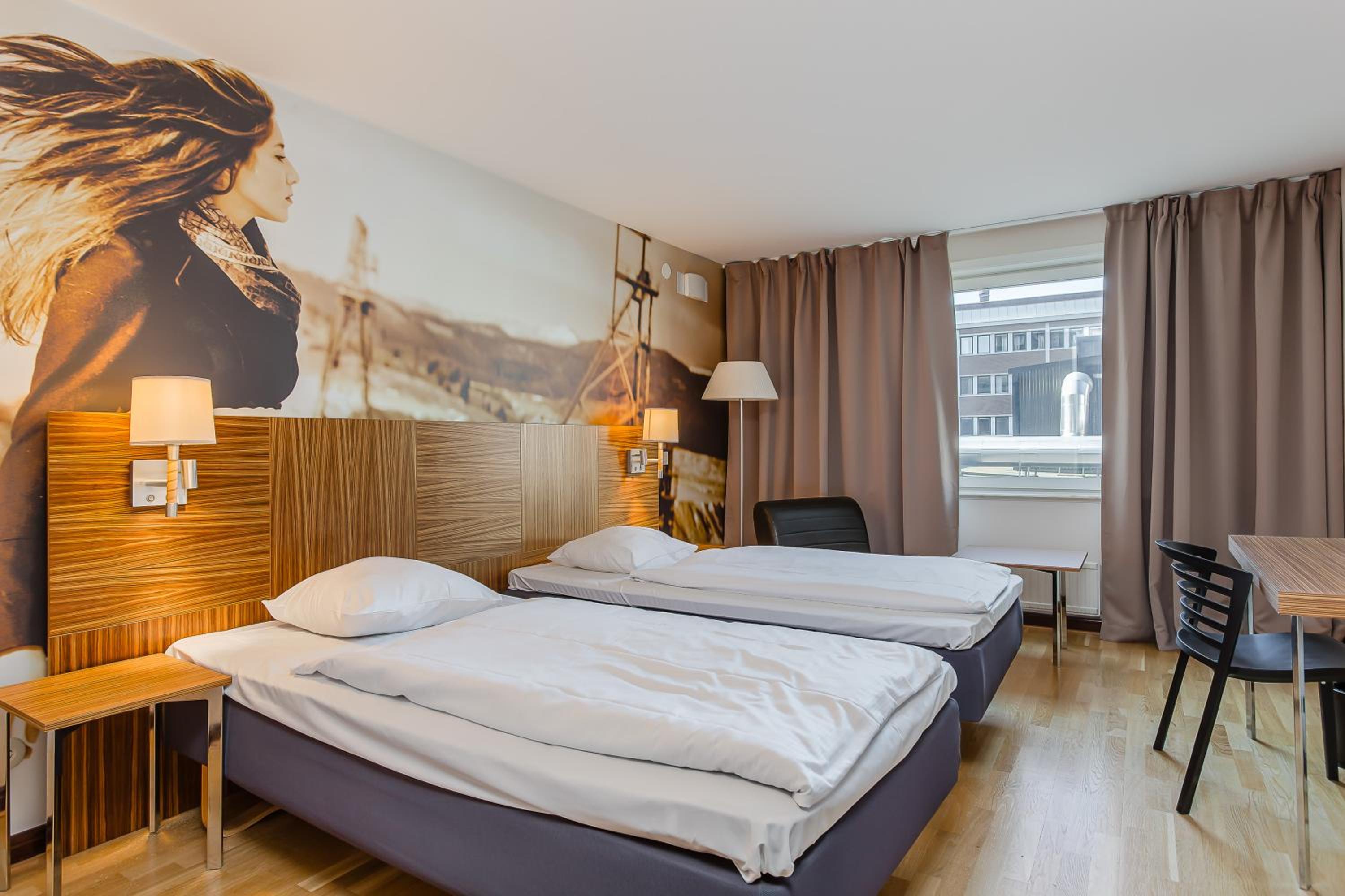 Compact Twin Room - Photo 3