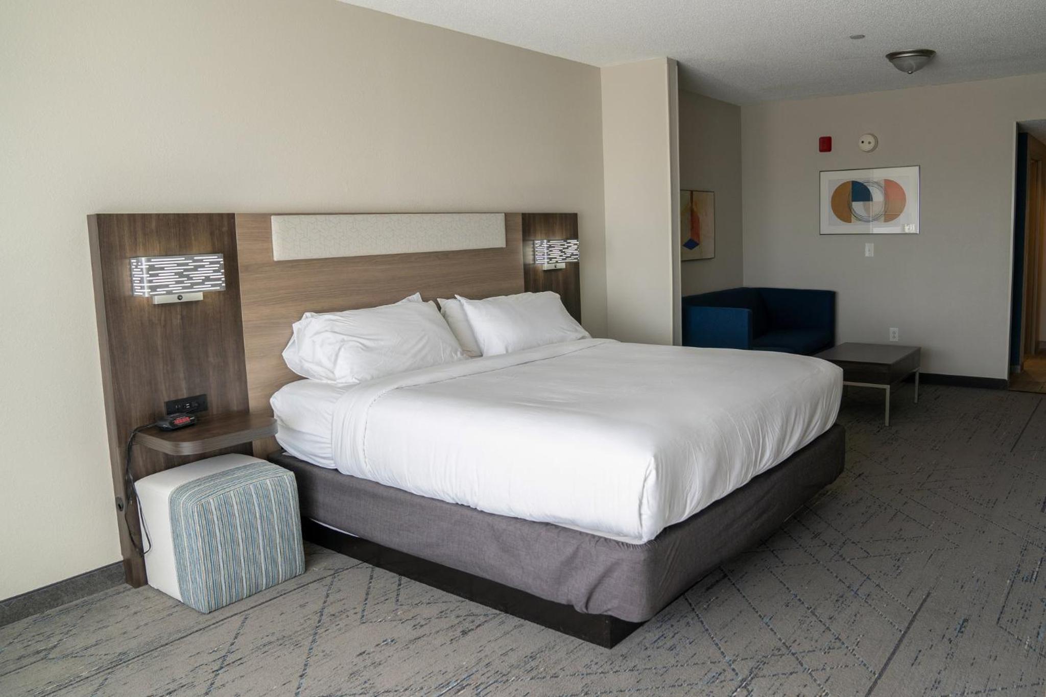King Suite with Sofa Bed - Photo 7