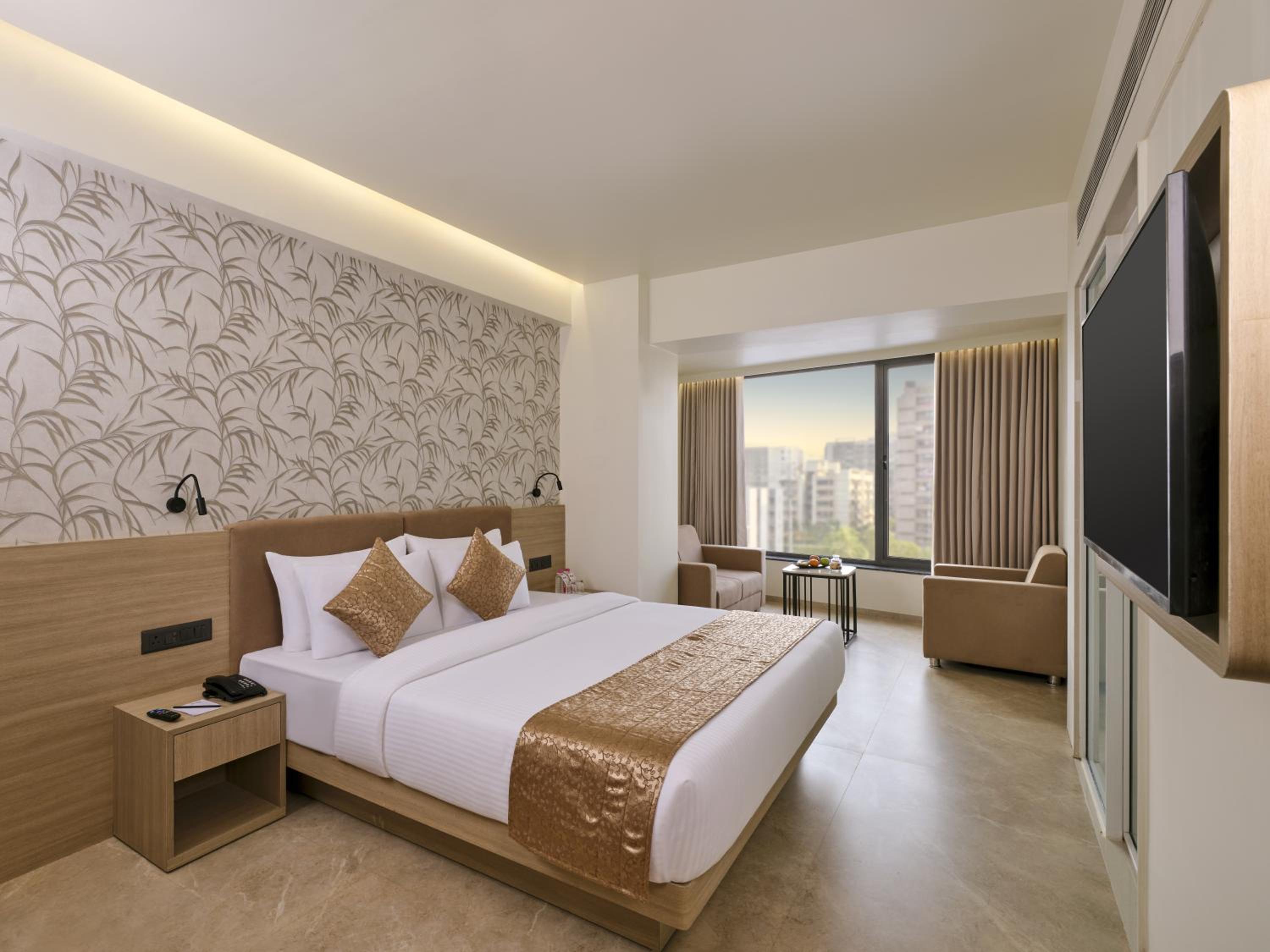 Suite with City View photo 2