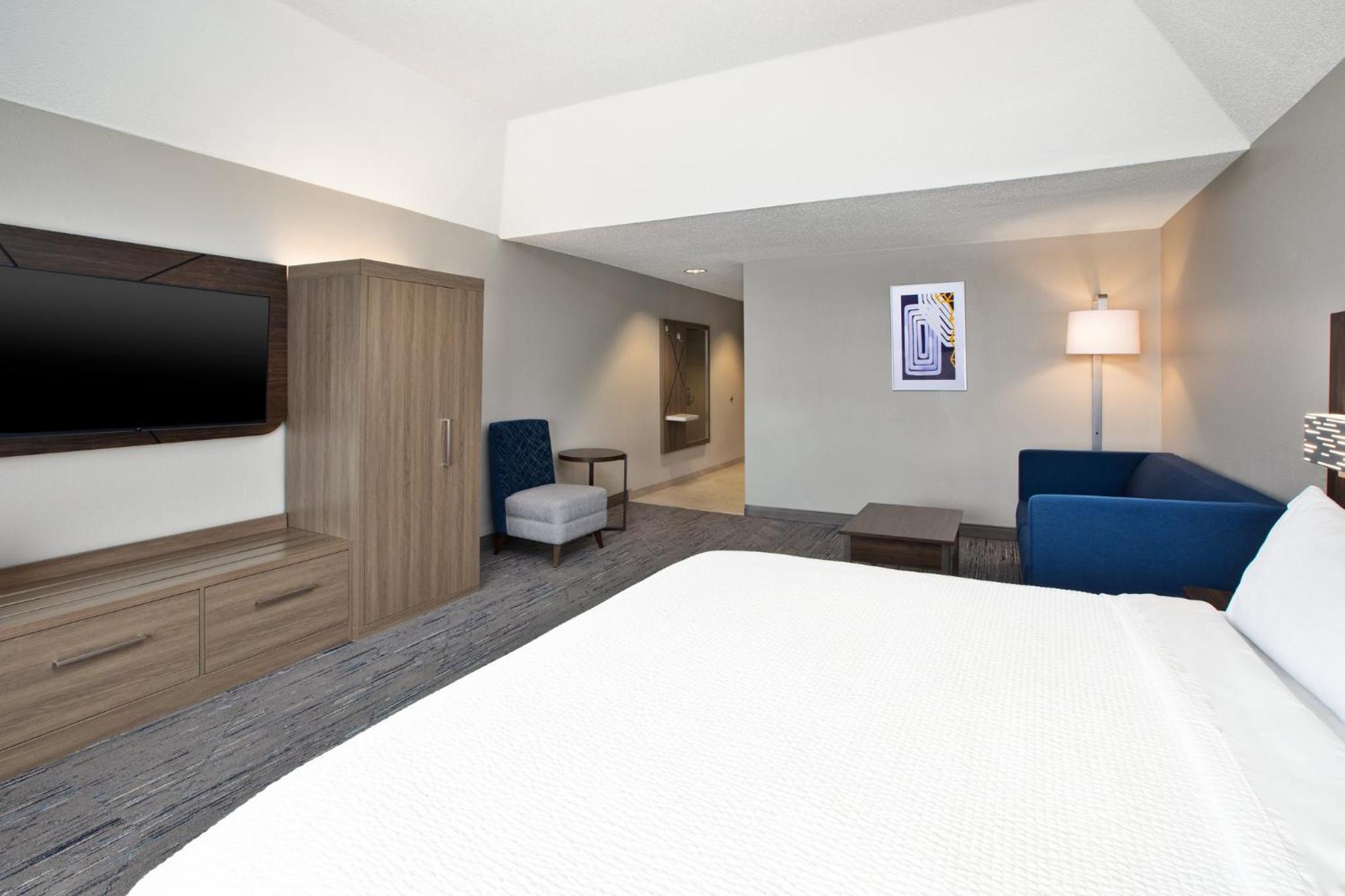 King Suite with Sofa Bed - Photo 3