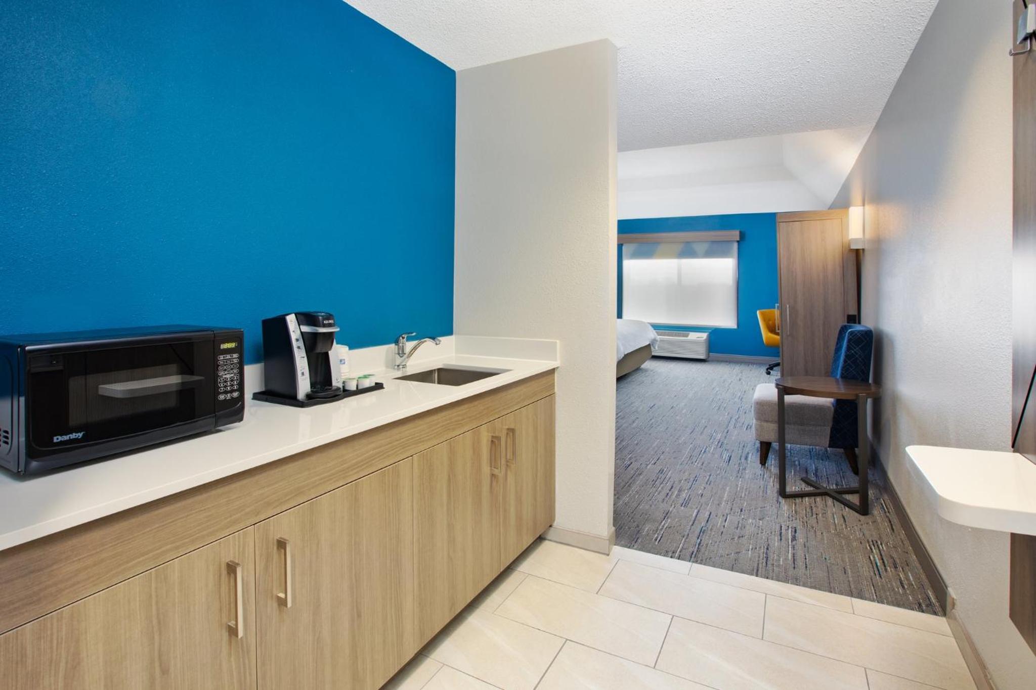 King Suite with Sofa Bed - Photo 4