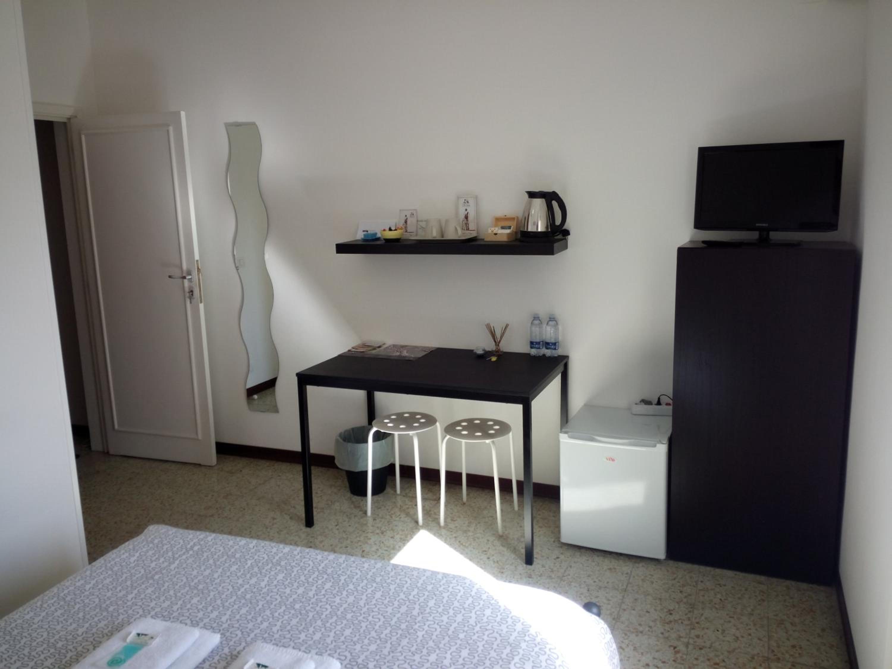 Double Room - Photo 11