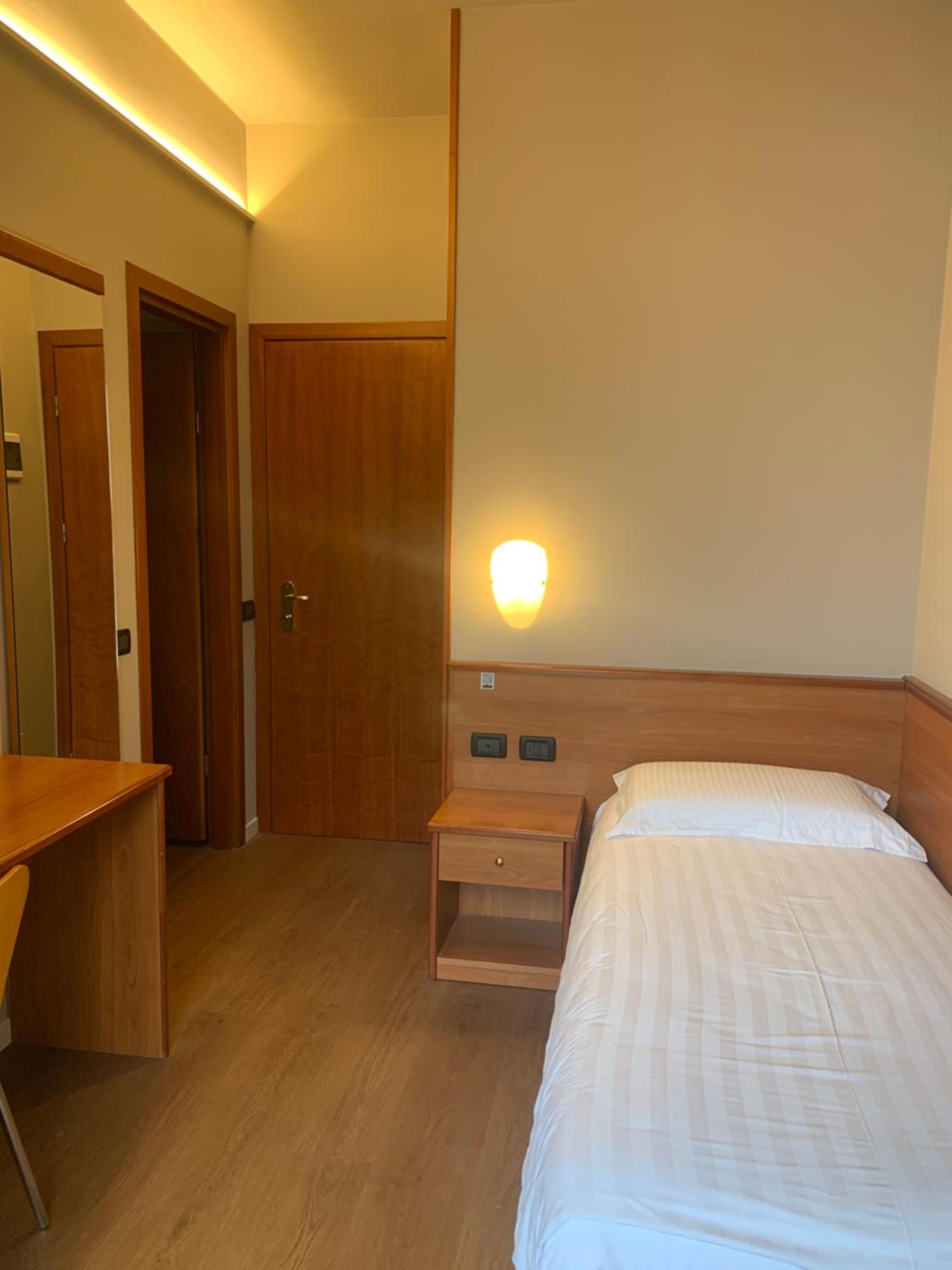 Single Room photo 2