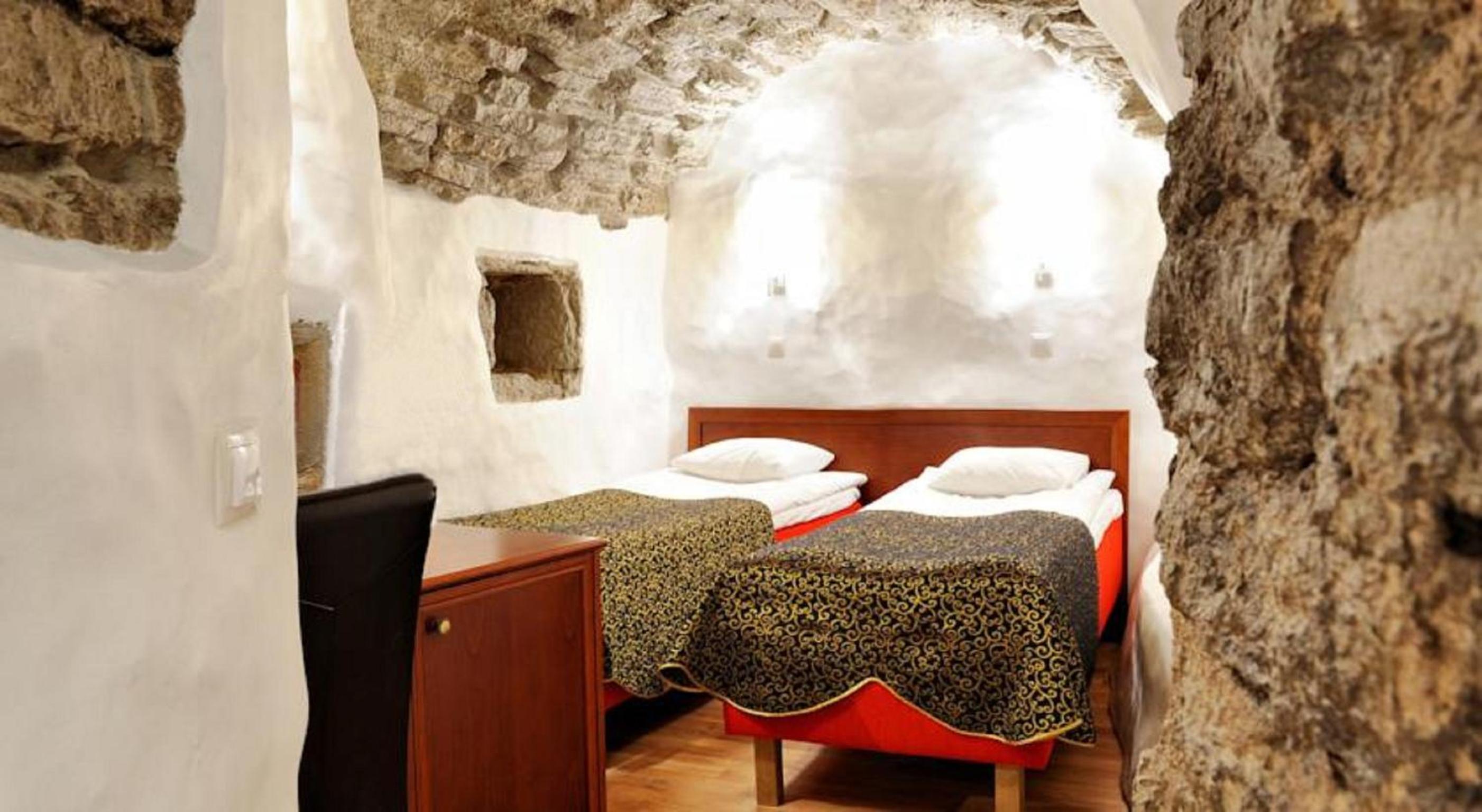 Budget Double or Twin Room without Window photo 3