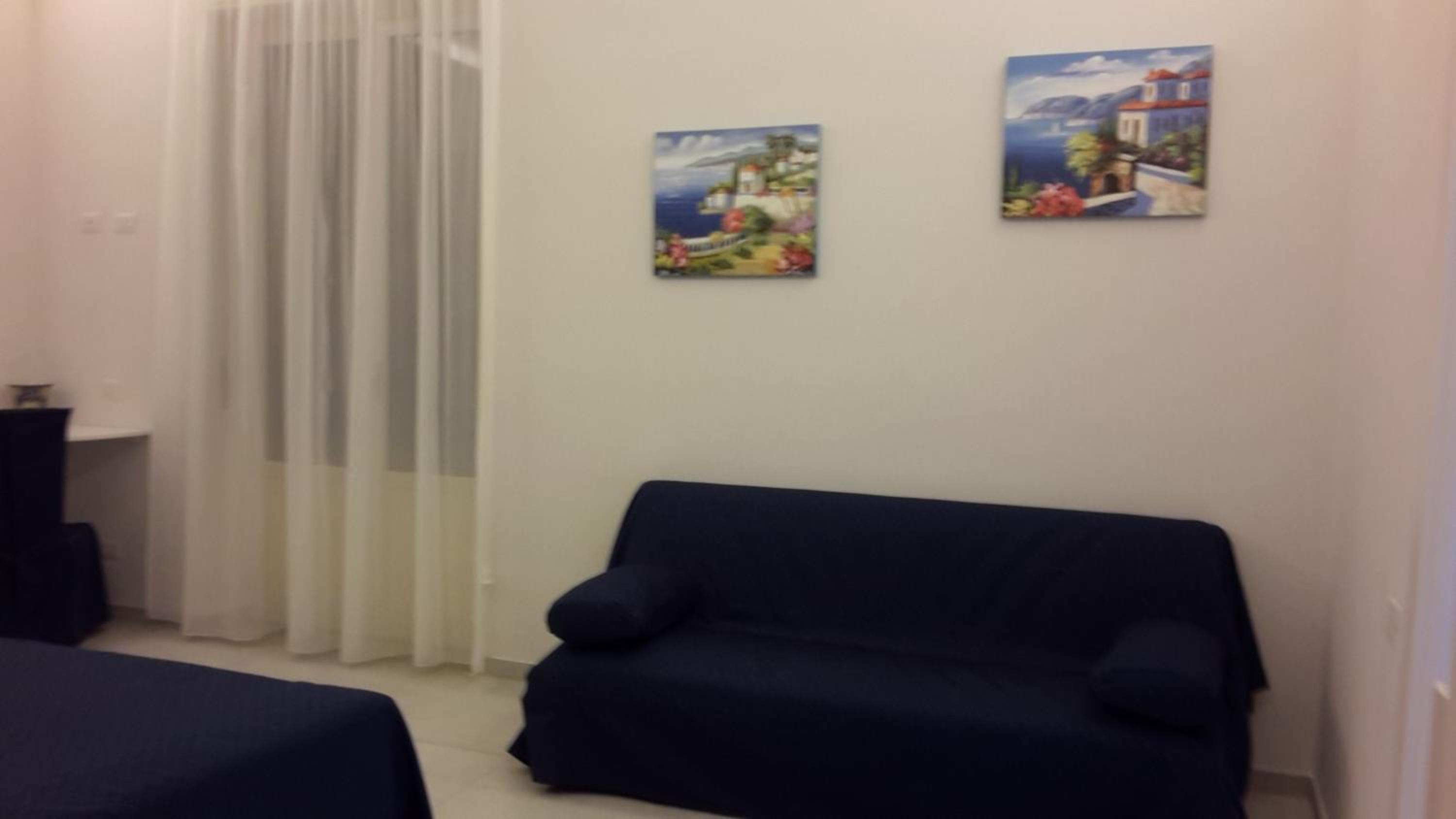 Superior Family Room photo 2