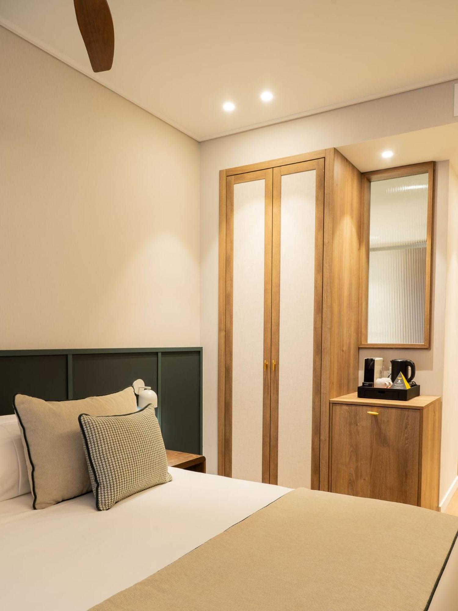 Deluxe Double or Twin Room with City View Deluxe Double or Twin Room with City View