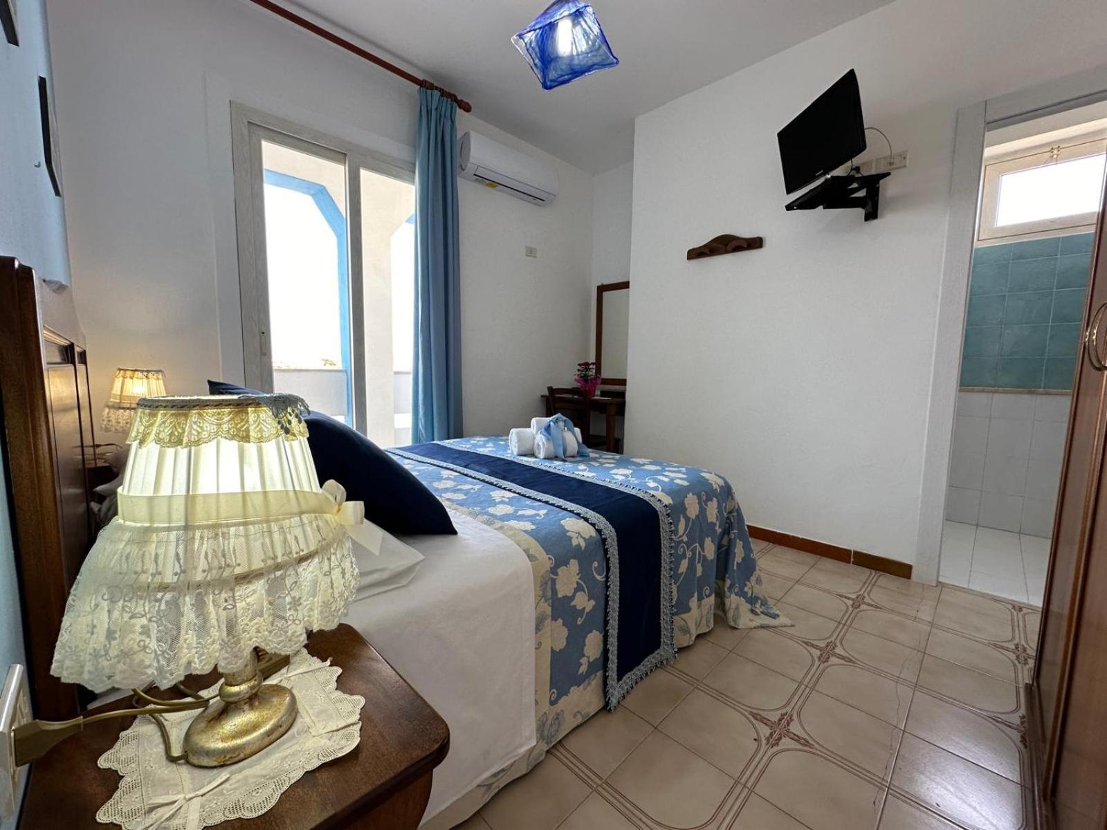 Deluxe Double Room with Sea View photo 2