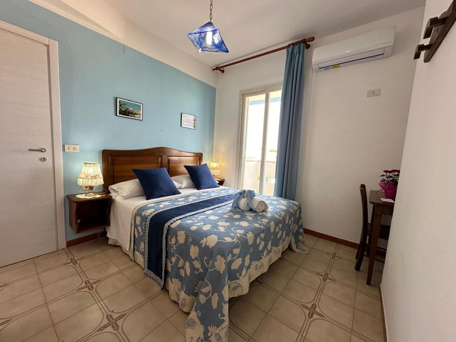 Deluxe Double Room with Sea View photo 3