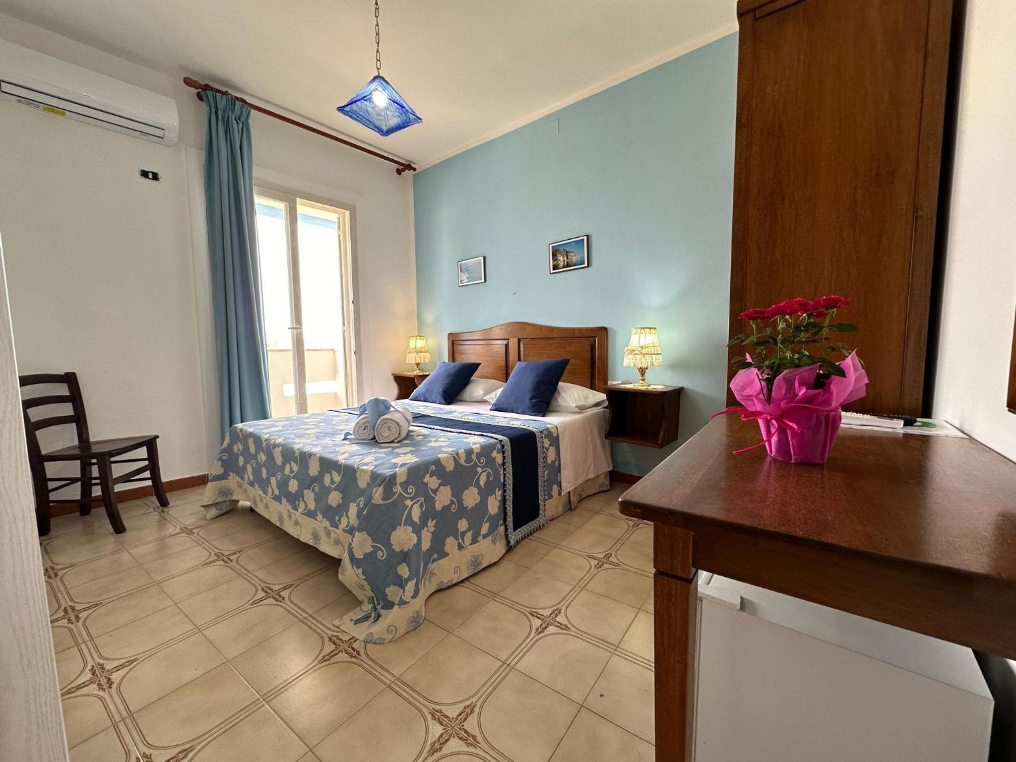 Deluxe Double Room with Sea View photo 3
