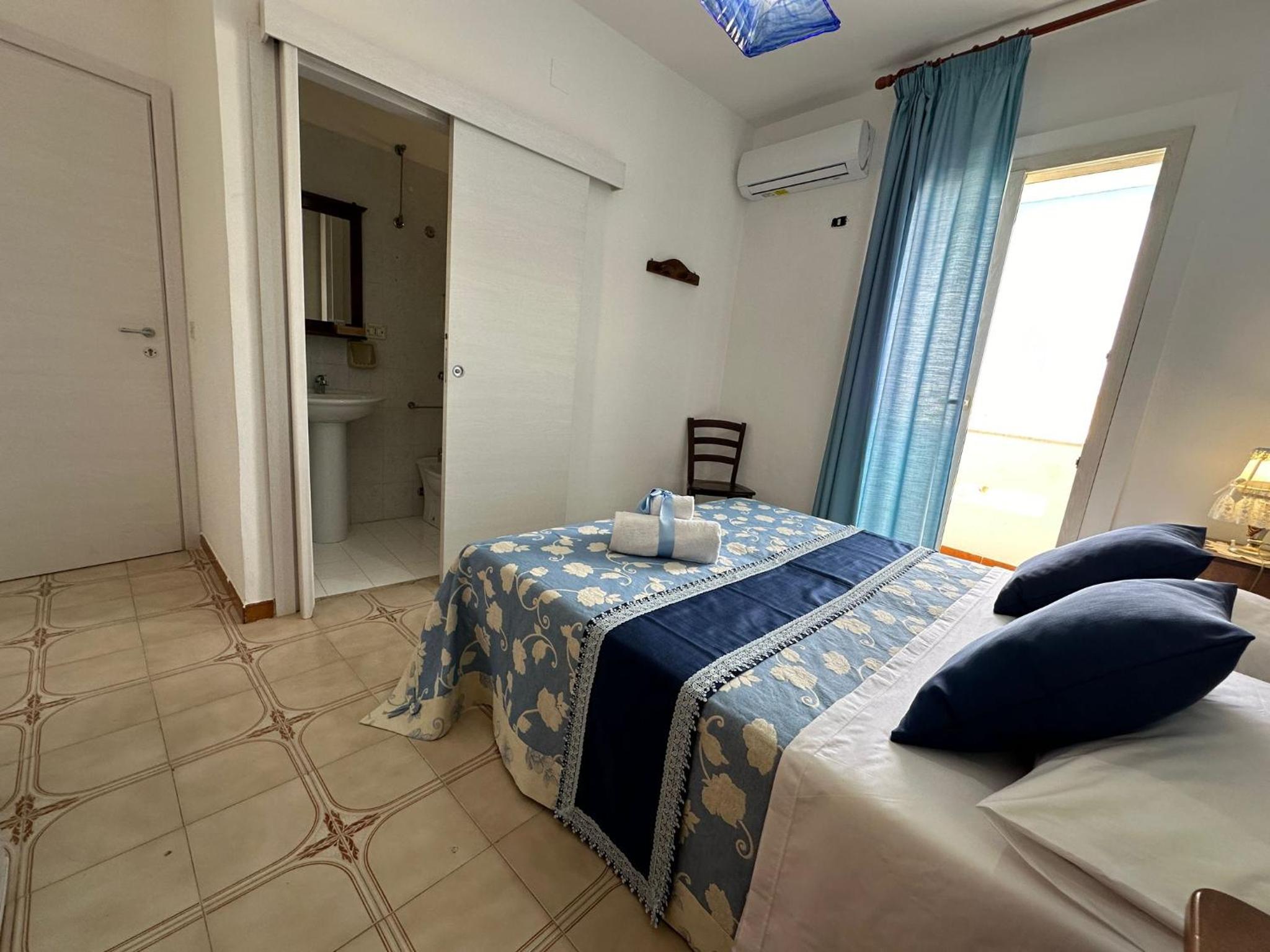 Deluxe Double Room with Sea View photo 2