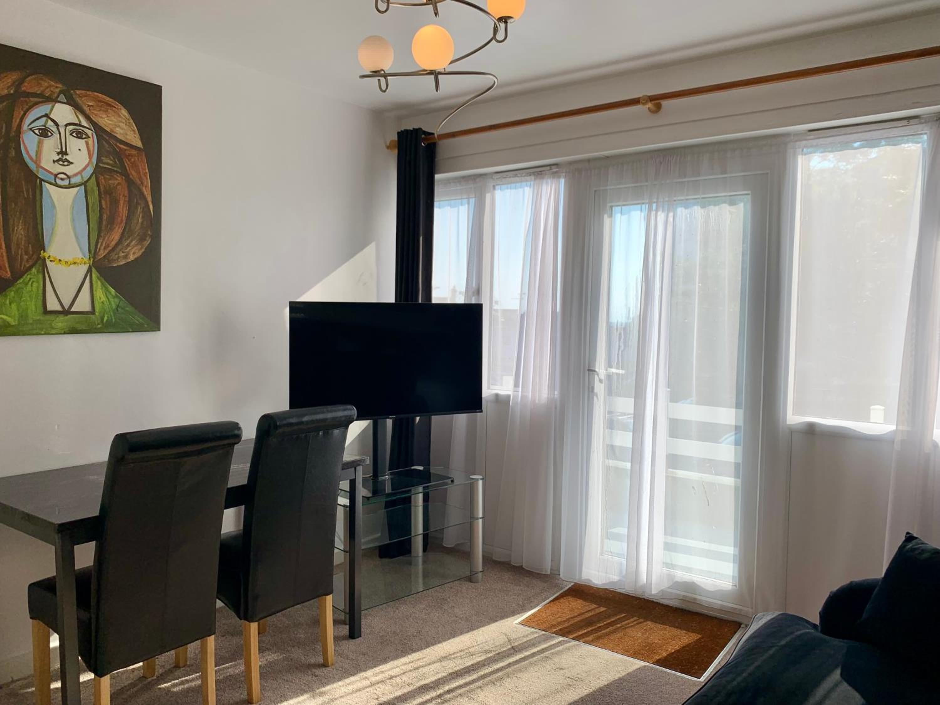 One-Bedroom Apartment with Balcony - Photo 4