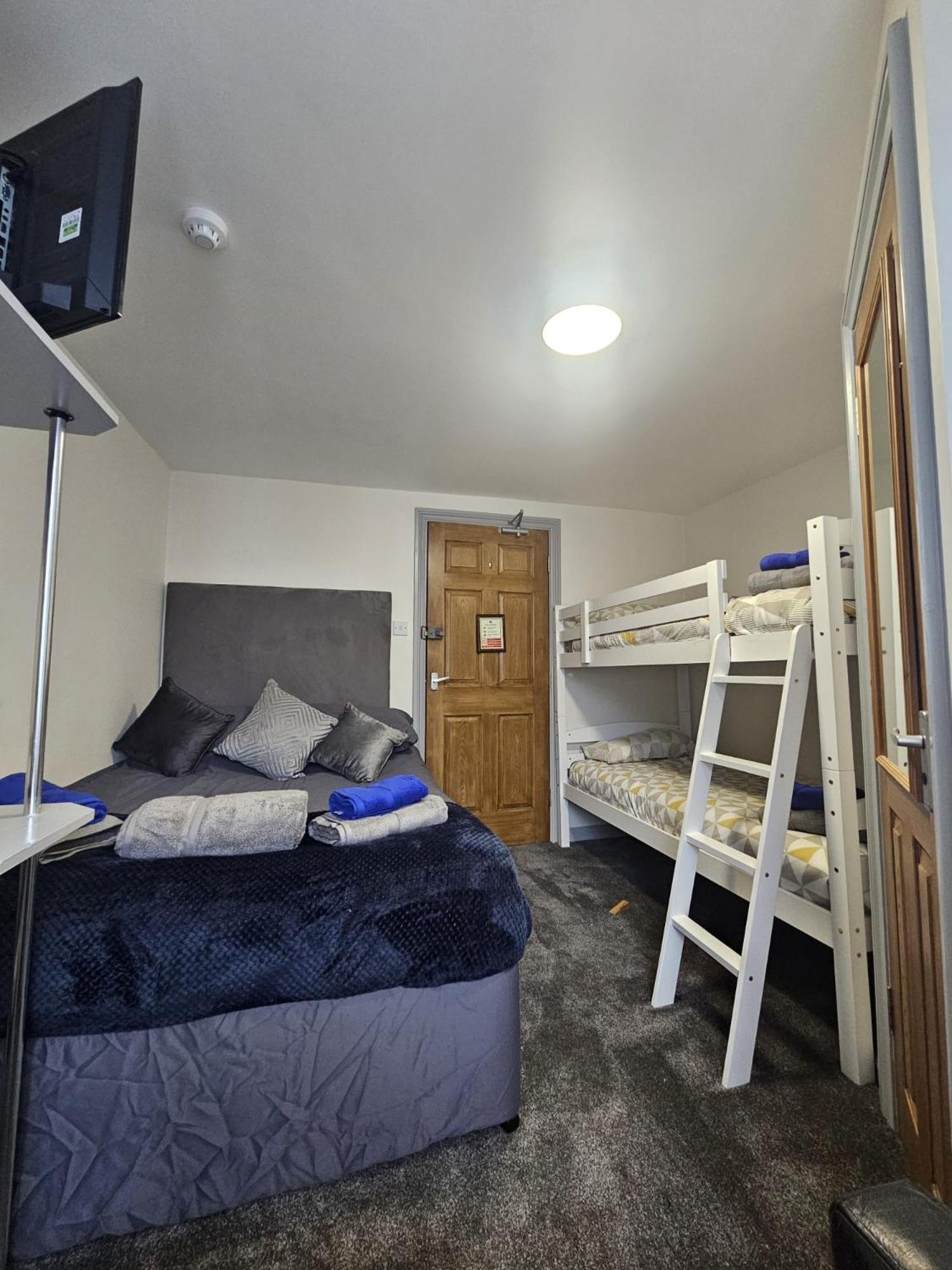 Small Twin Room photo 1