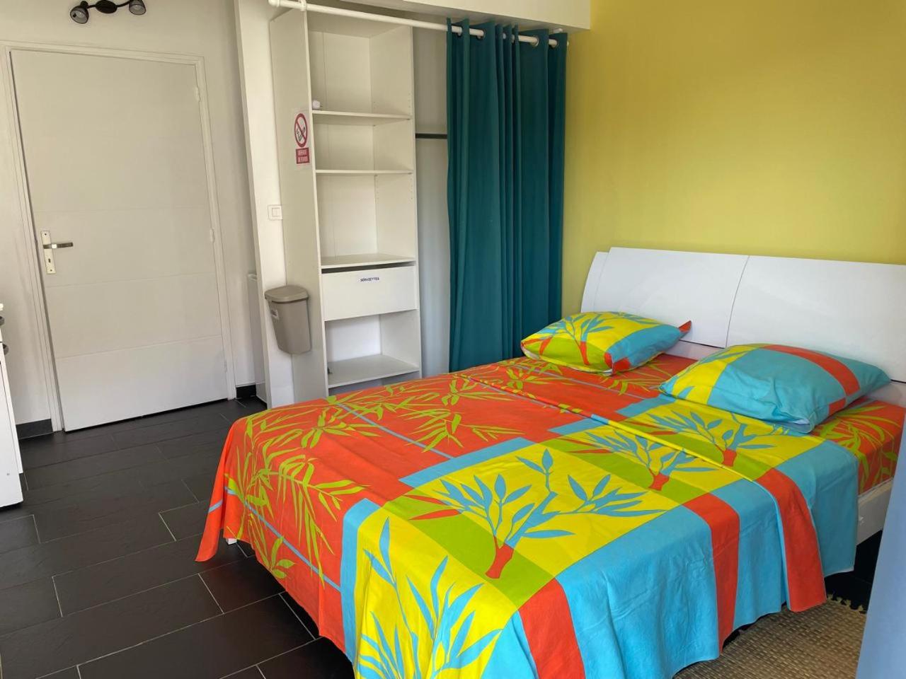 One-Bedroom Apartment - Photo 1