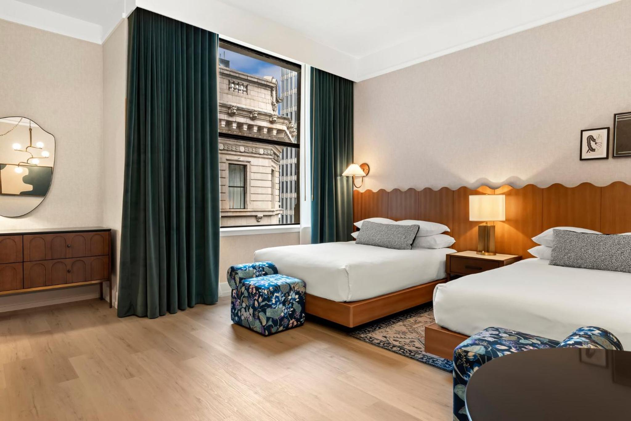 Queen Room with Two Queen Beds - Photo 4