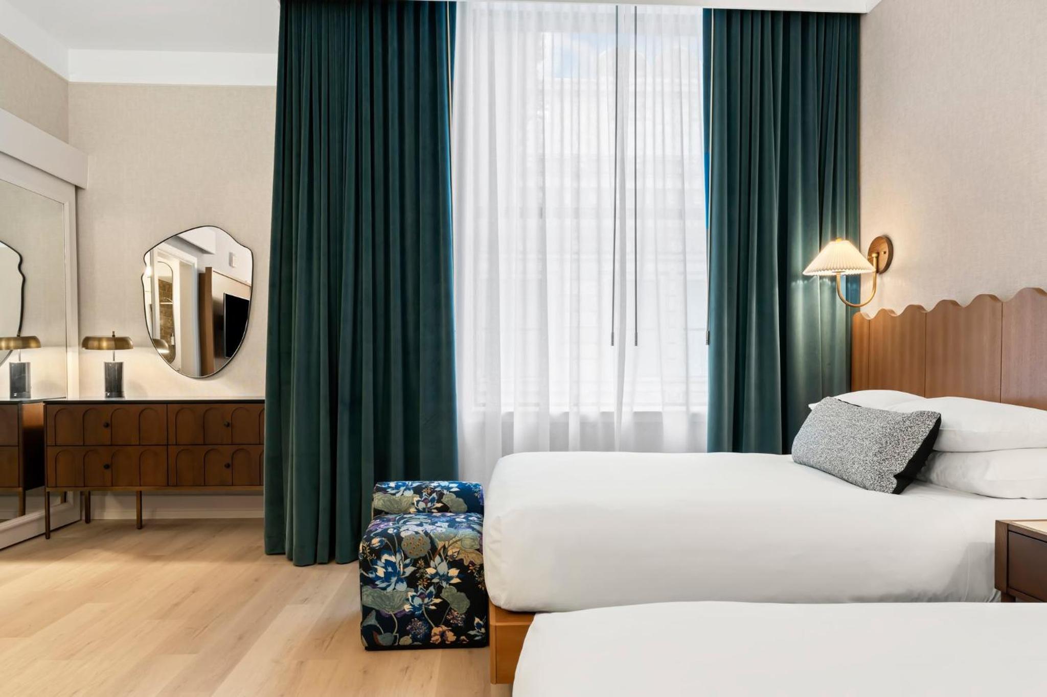Queen Room with Two Queen Beds - Photo 2