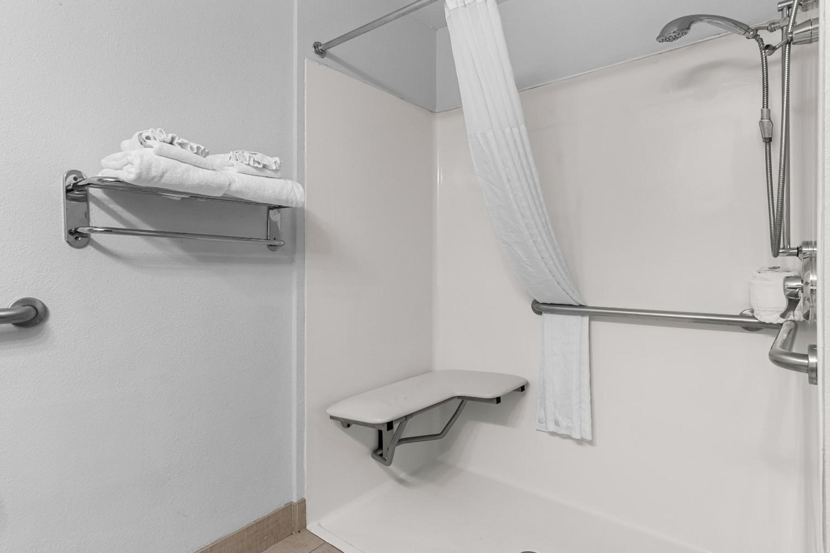 King Room - Disability Access/Non-Smoking - Photo 2