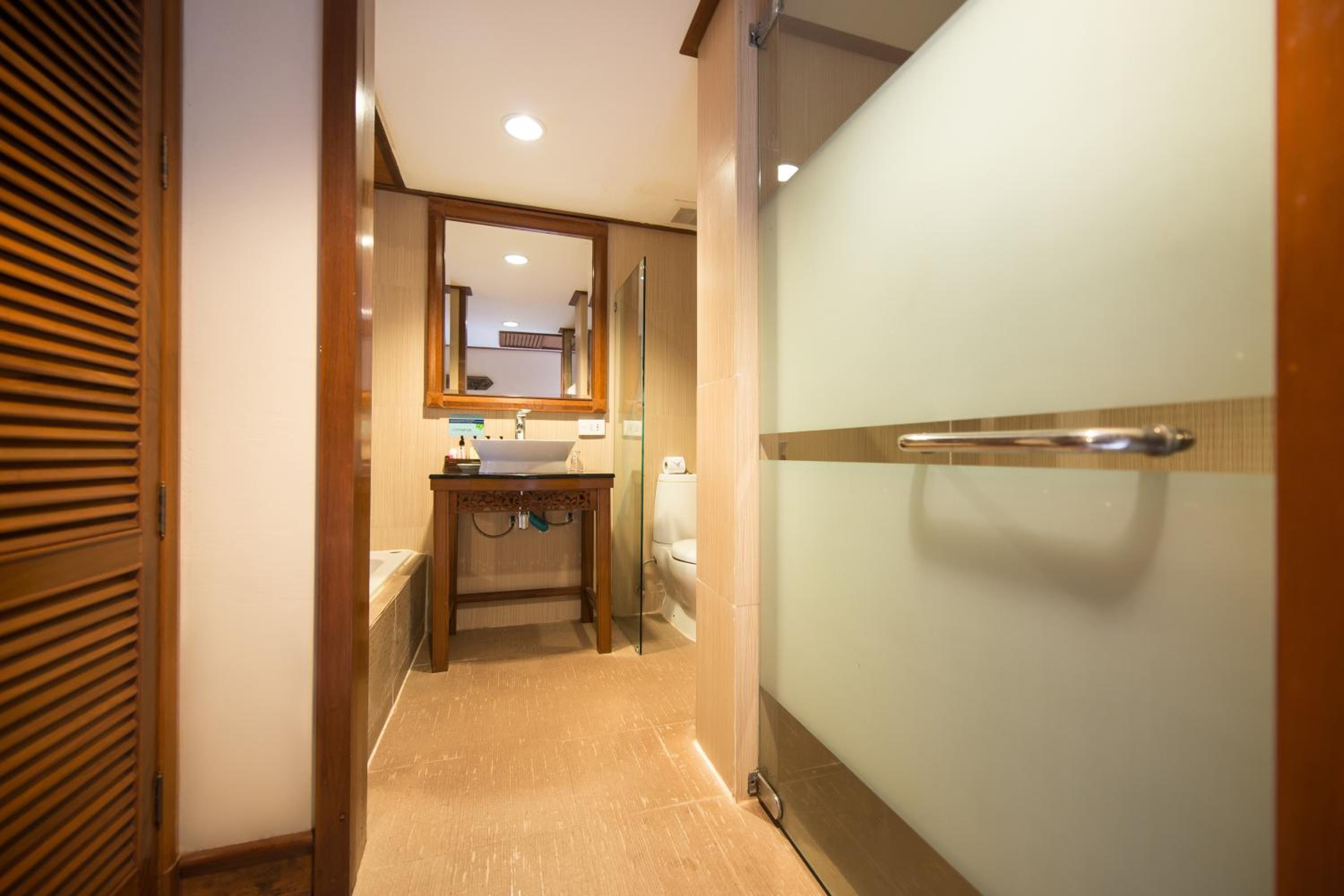 Deluxe Double or Twin Room - Photo 15