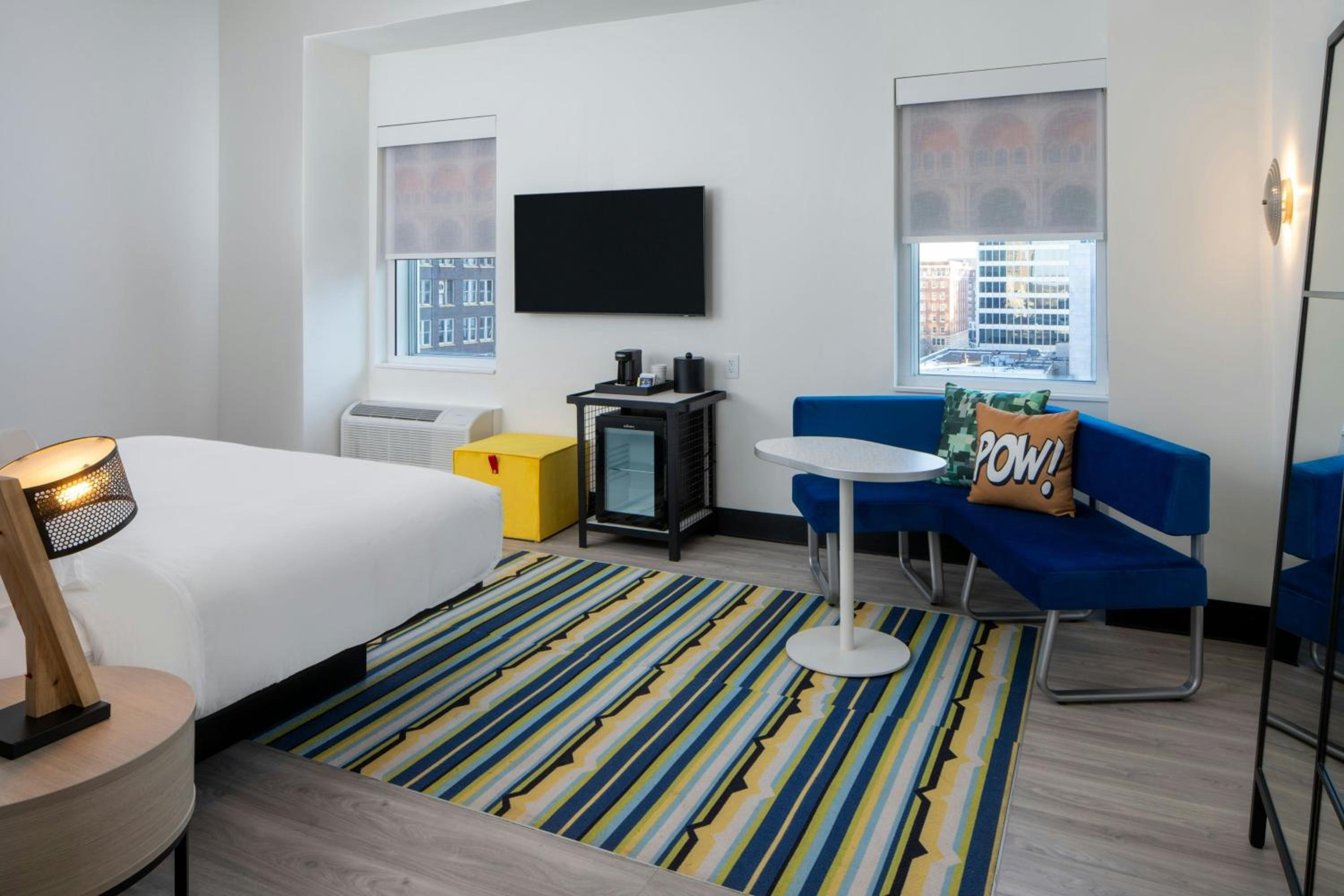 Deluxe King Room - Photo 2