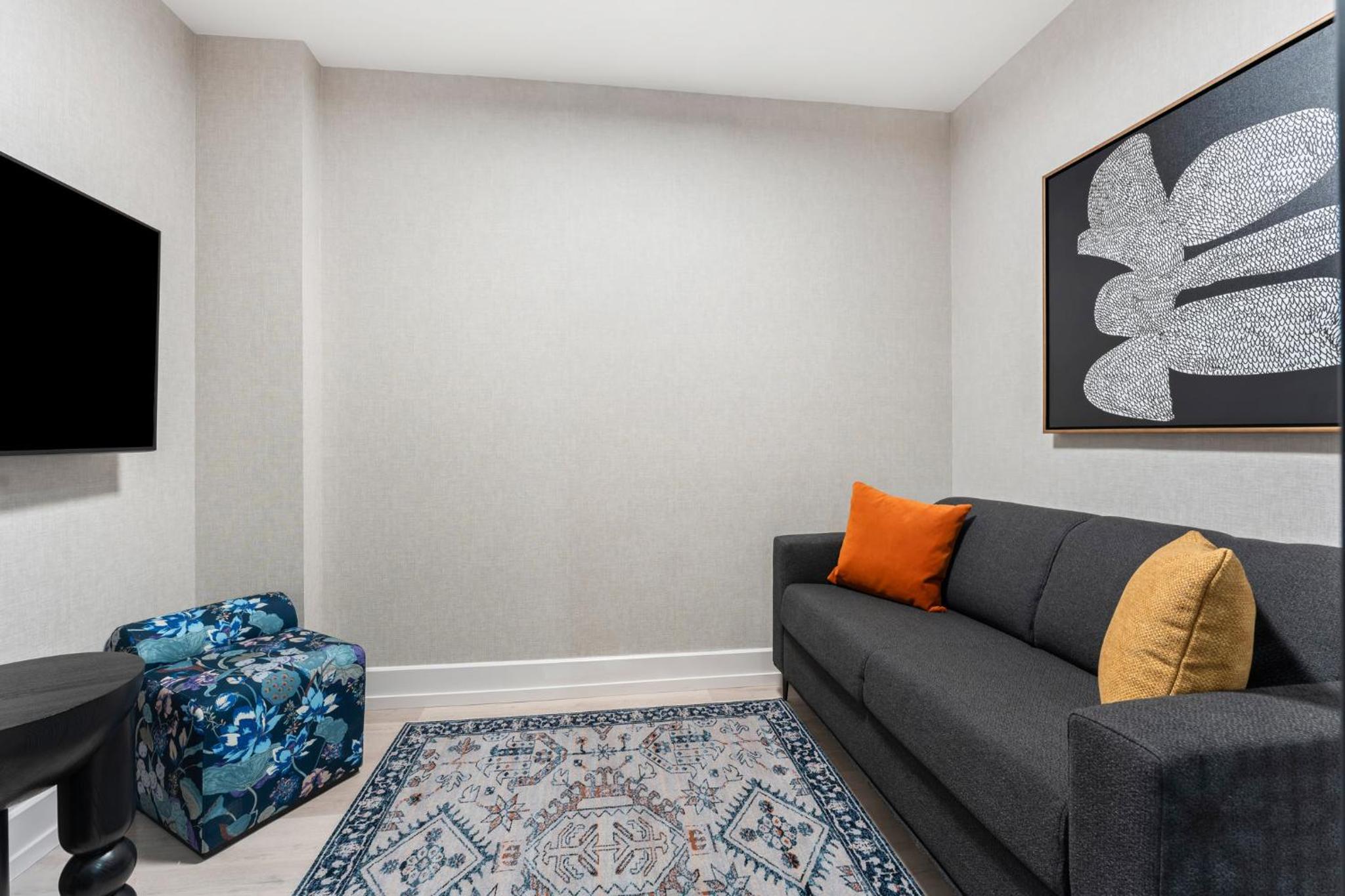 One-Bedroom Queen Suite - Photo 1