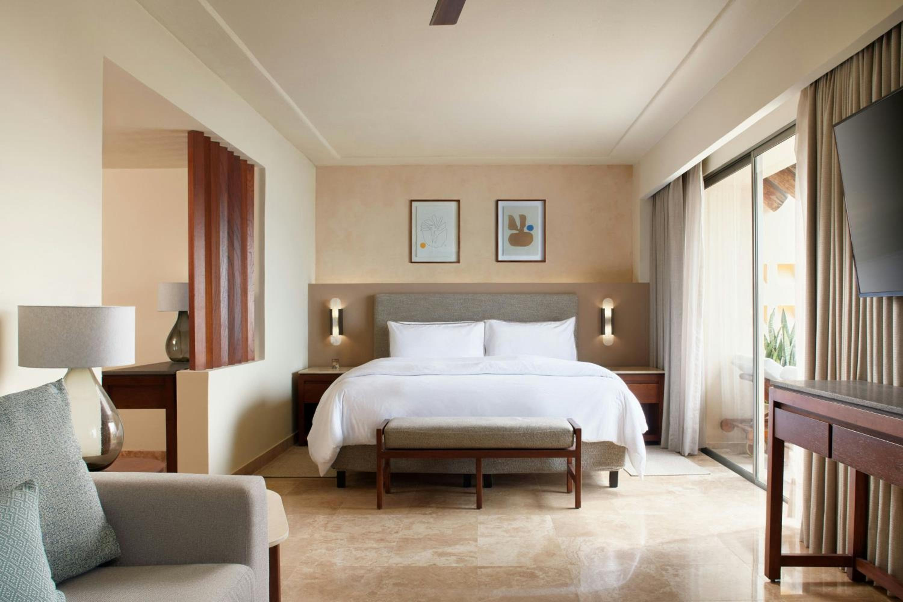 Signature Level, Junior Suite, 1 King, Ocean view photo 1