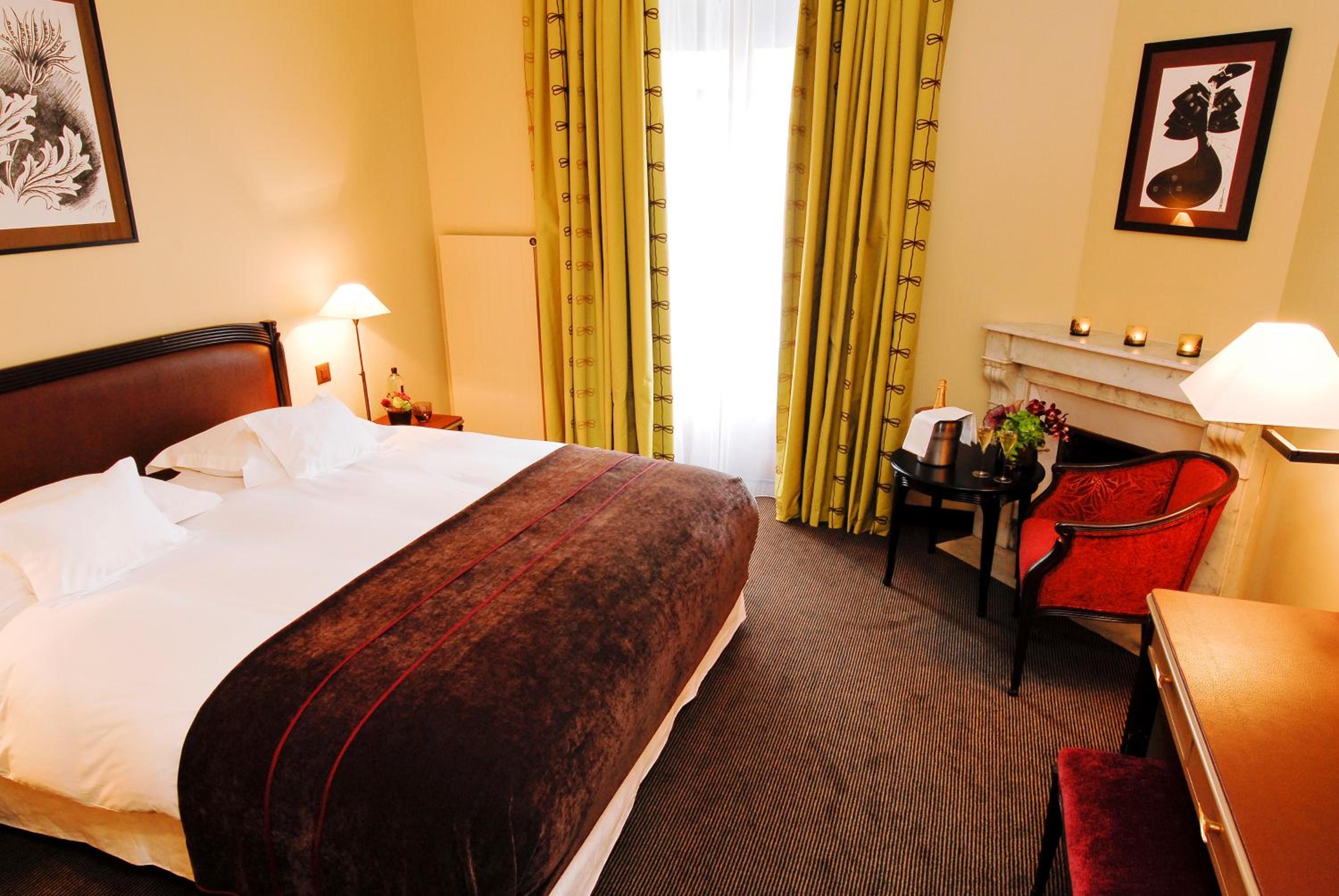 Deluxe Double or Twin Room thumbnail 5