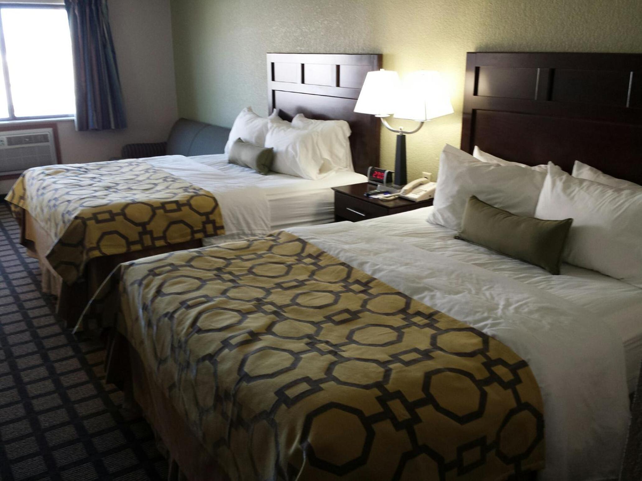 Studio Suite with Two Queen Beds - Non-Smoking - Photo 3