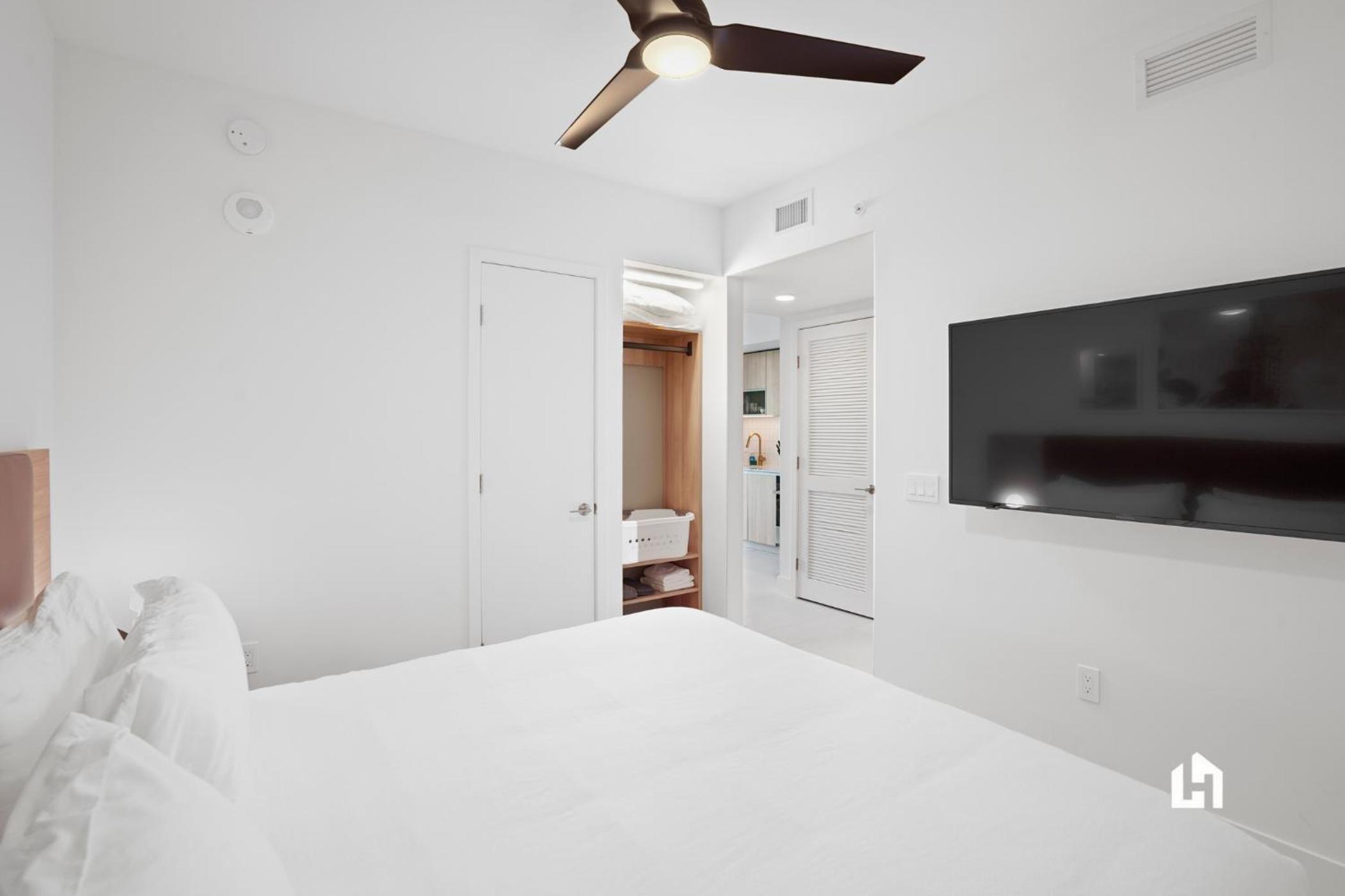 One-Bedroom Standard Apartment photo 1