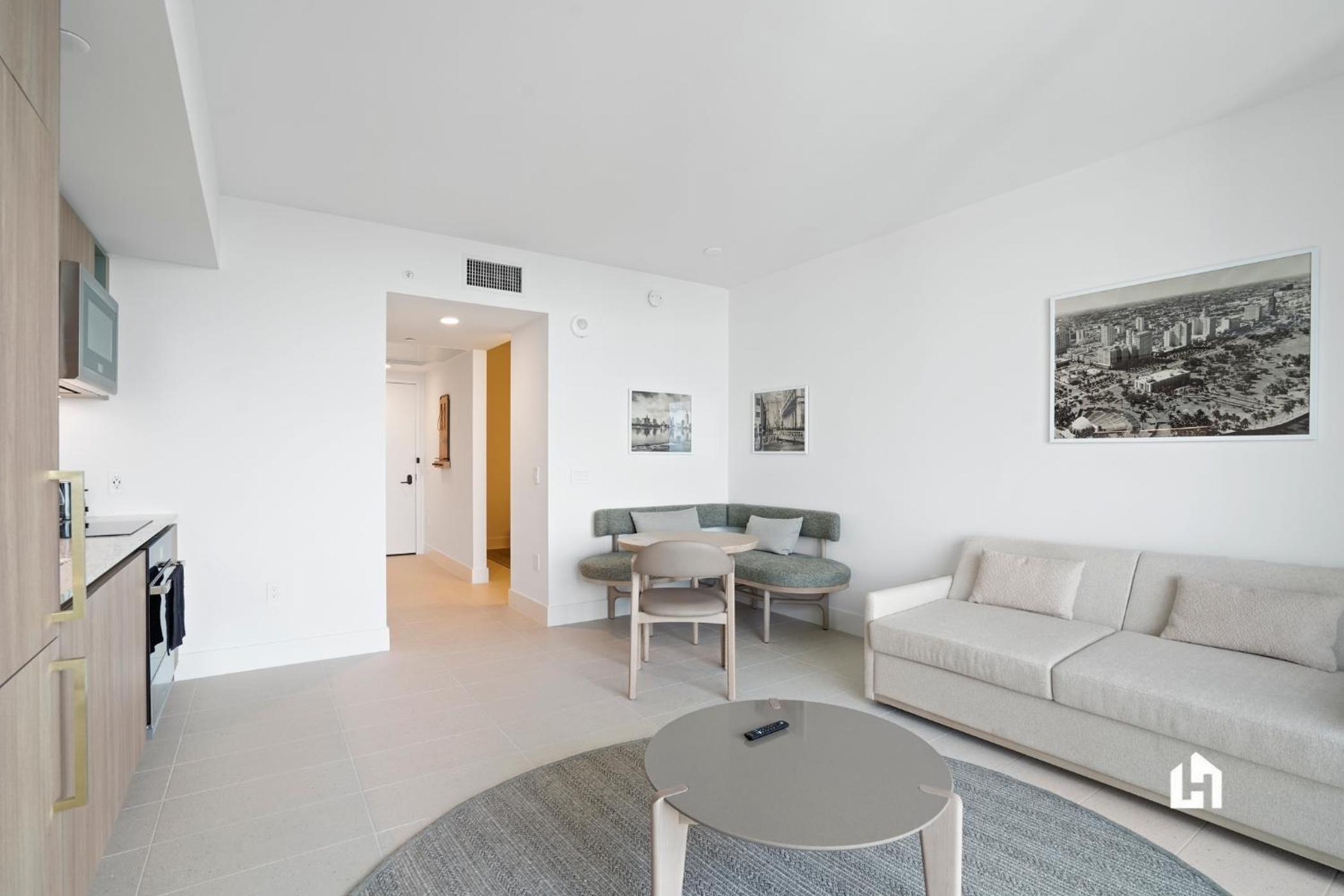 One-Bedroom Standard Apartment photo 3