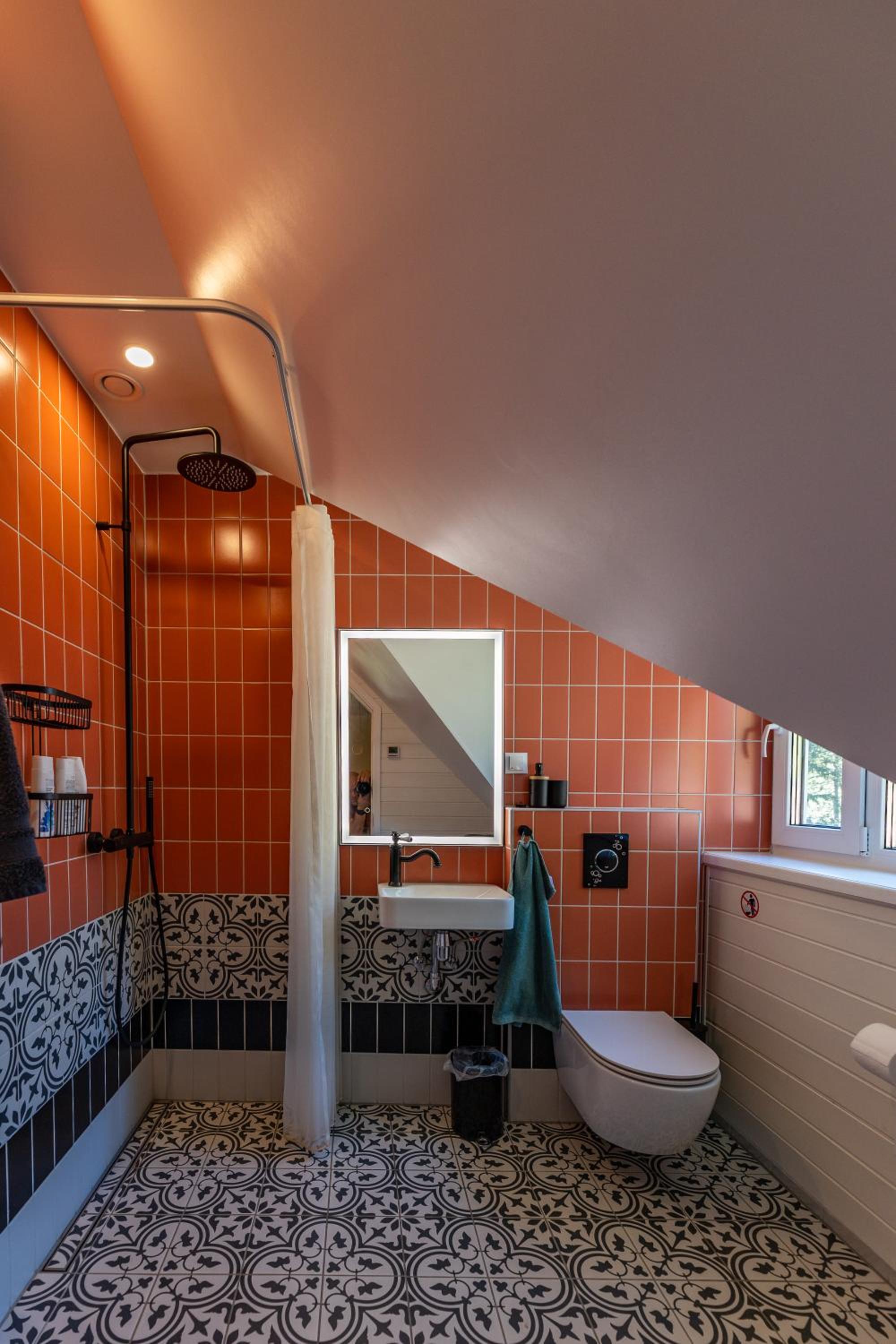 Double or Twin Room with Private Bathroom - Photo 2