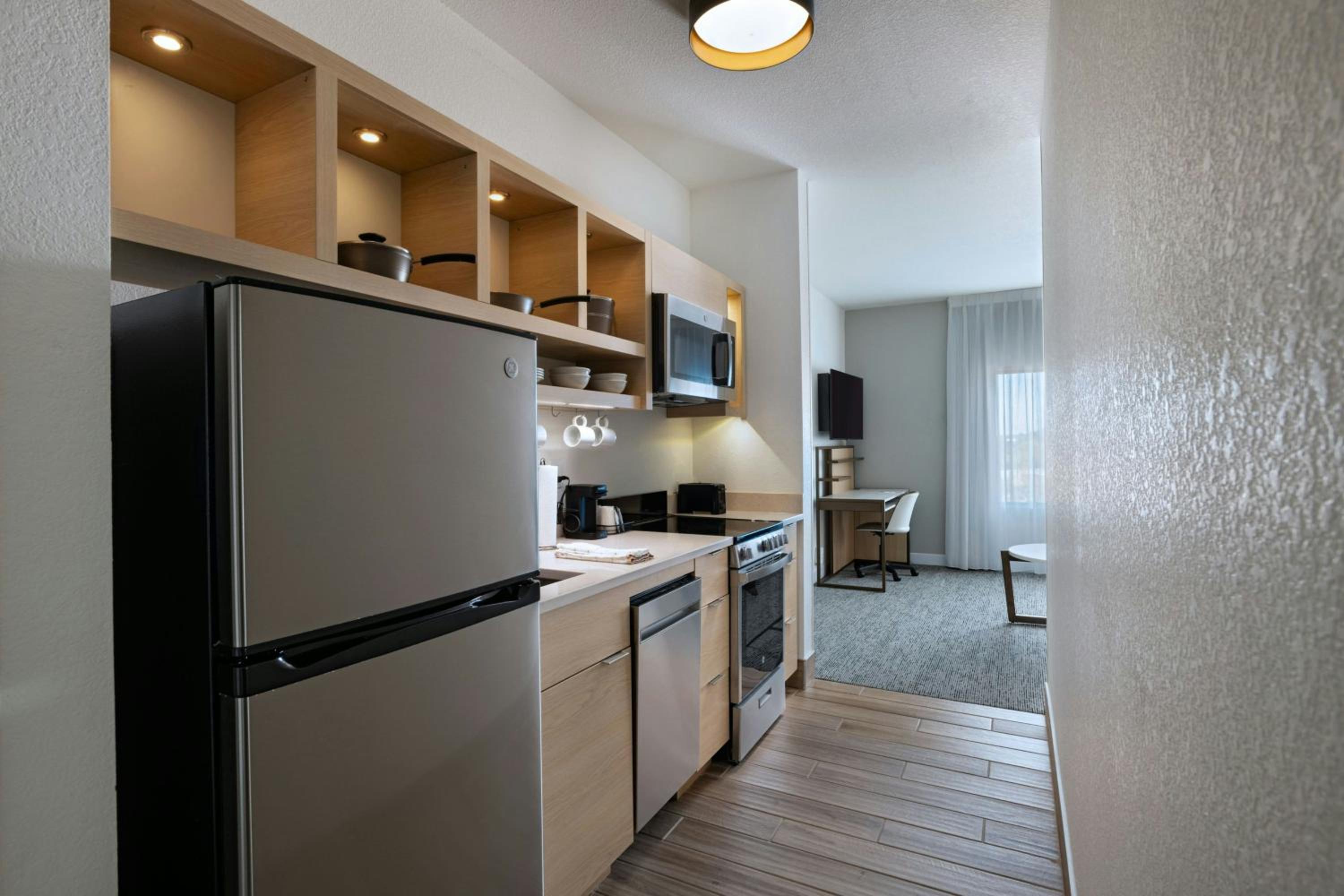 One-Bedroom King Suite with Sofa Bed and City View photo 3