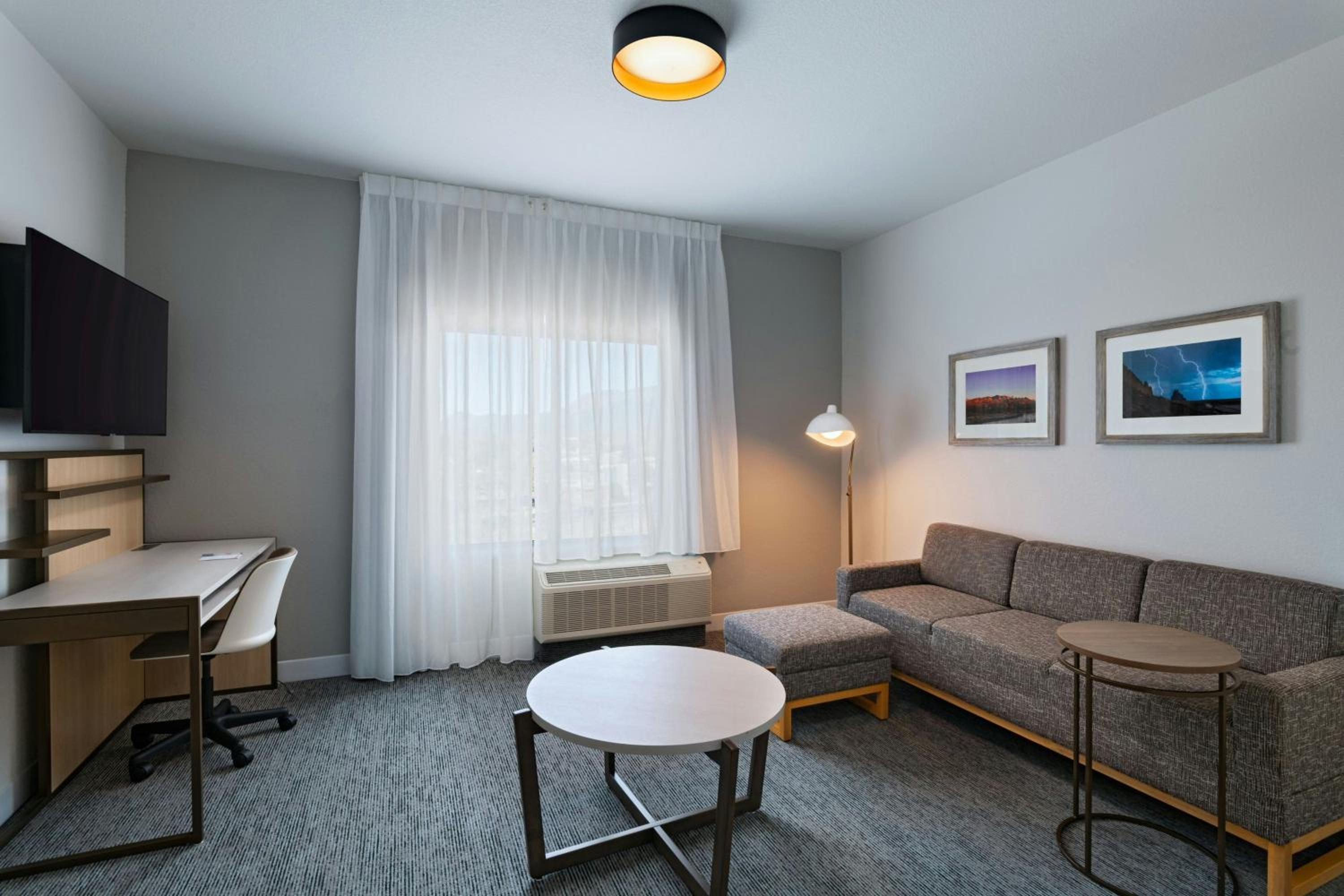 One-Bedroom King Suite with Sofa Bed and City View photo 1