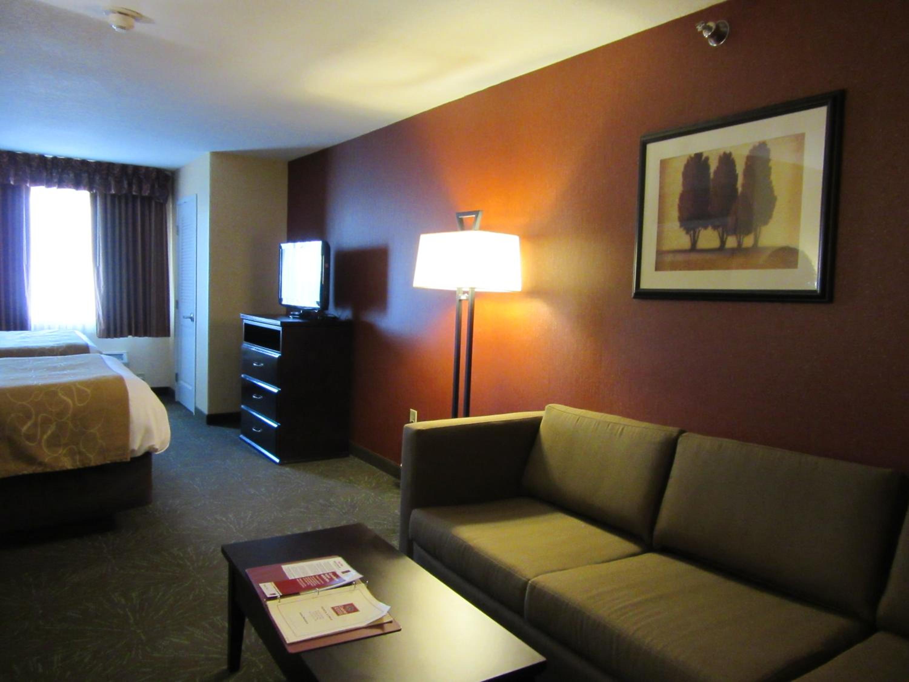 Queen Suite with Two Queen Beds - Photo 6