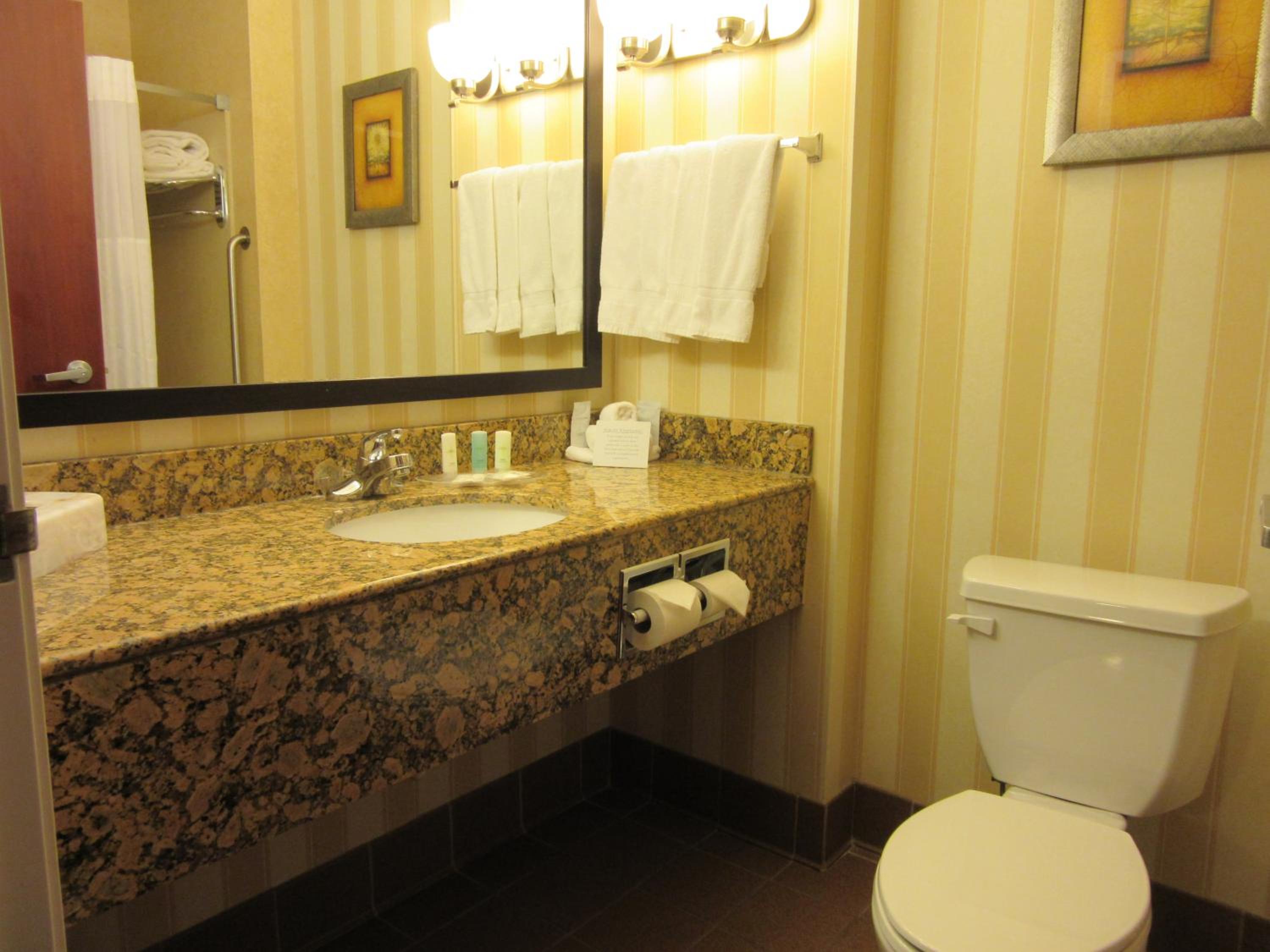 Queen Suite with Two Queen Beds - Photo 3