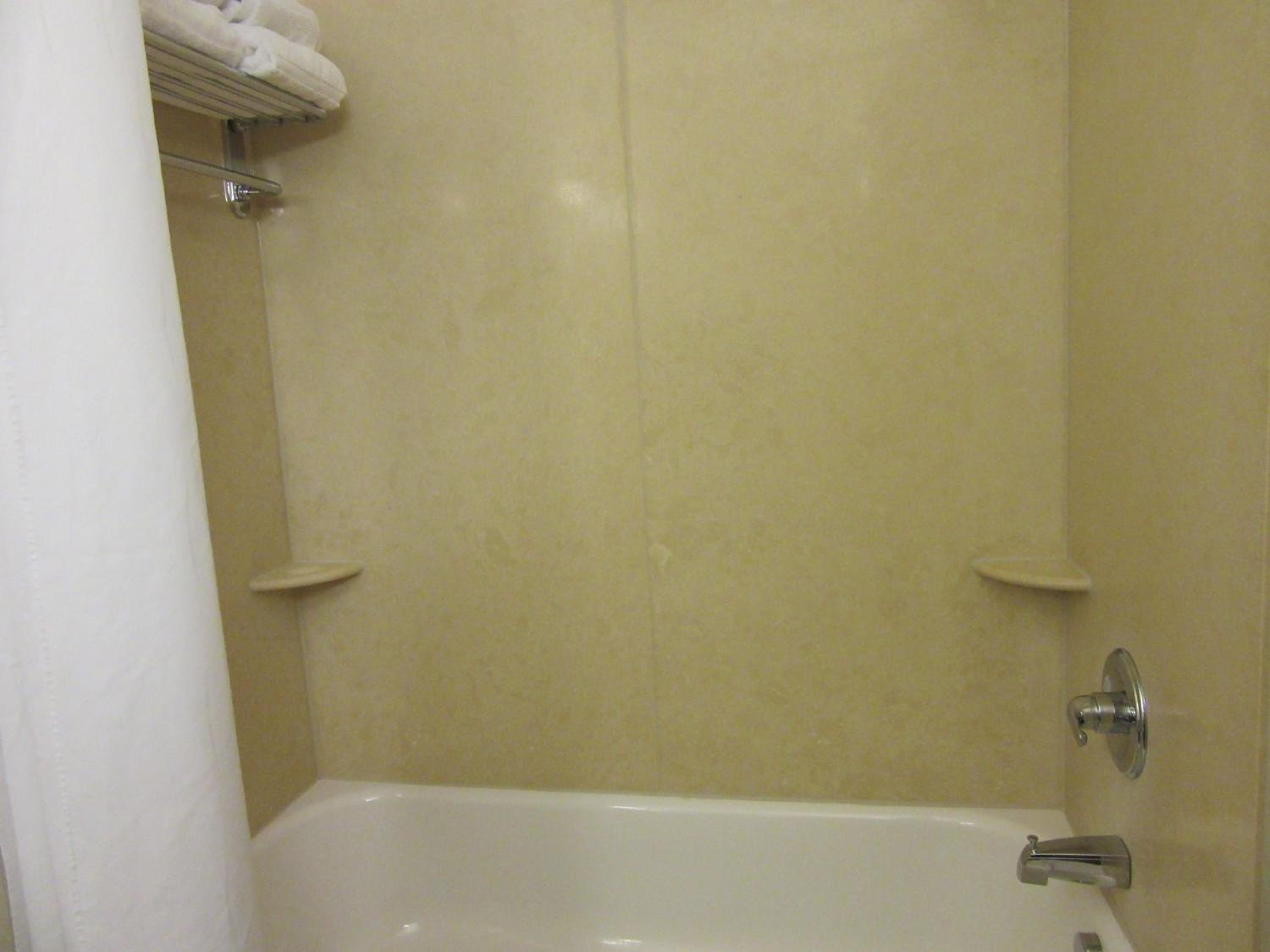 Queen Suite with Two Queen Beds - Photo 2