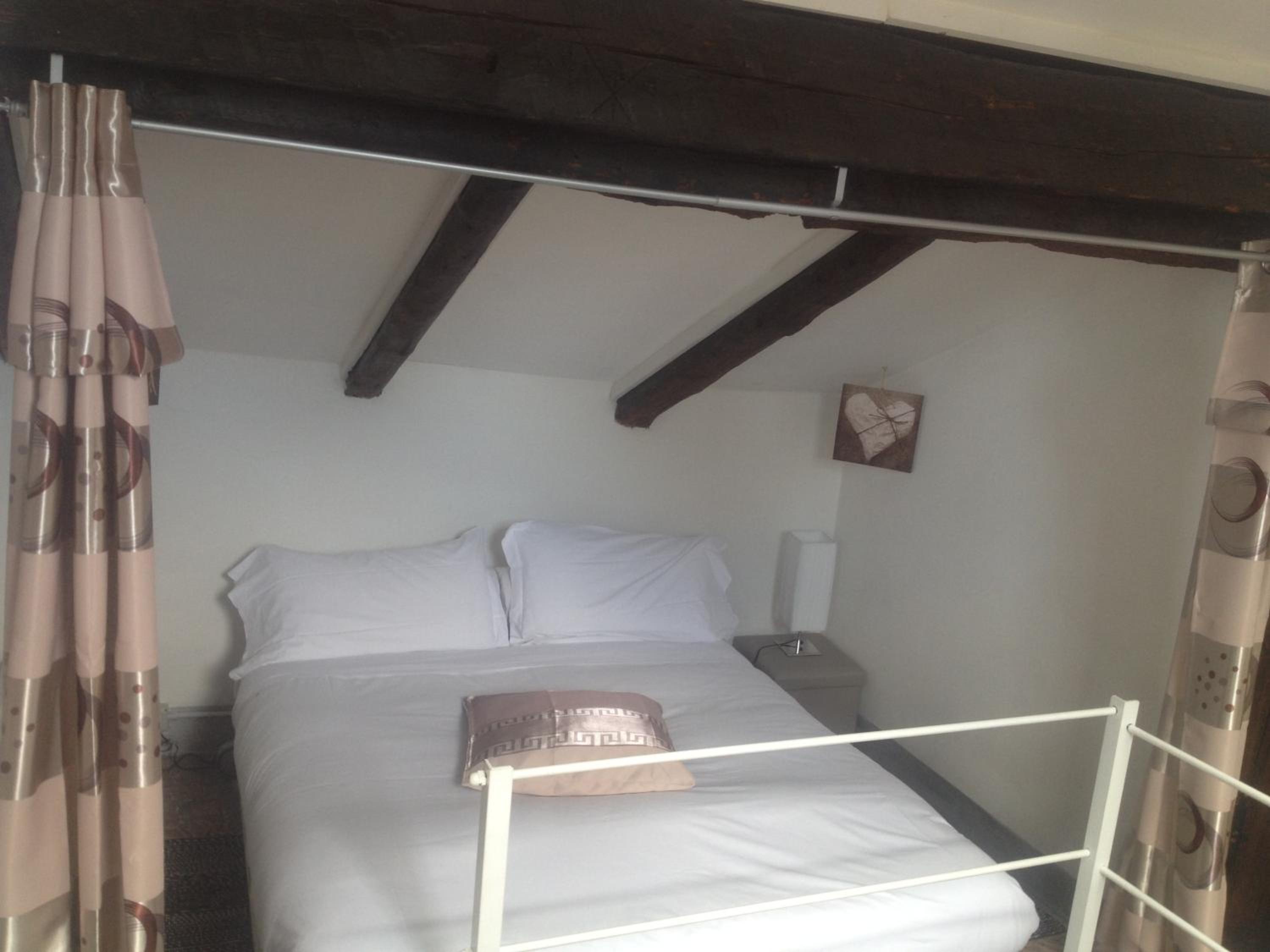 Double Room - Attic photo 2
