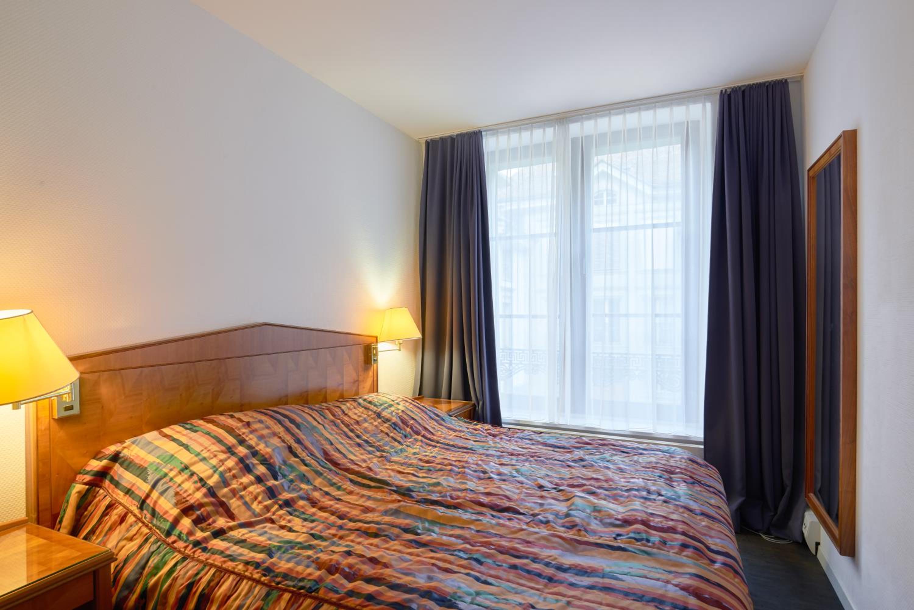 One-Bedroom Family Suite with Kitchenette photo 1