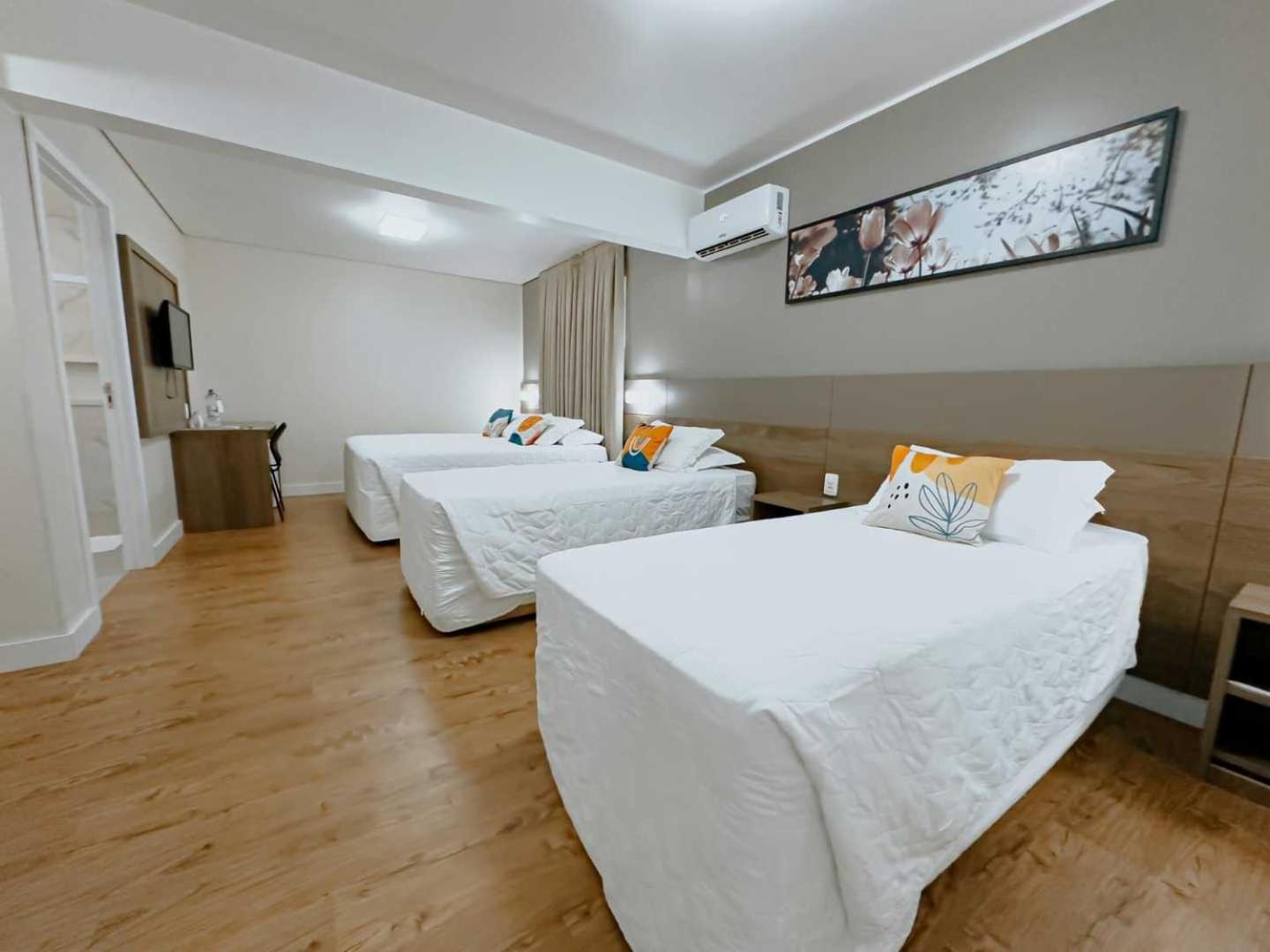 Quadruple Room - Disability Access photo 1