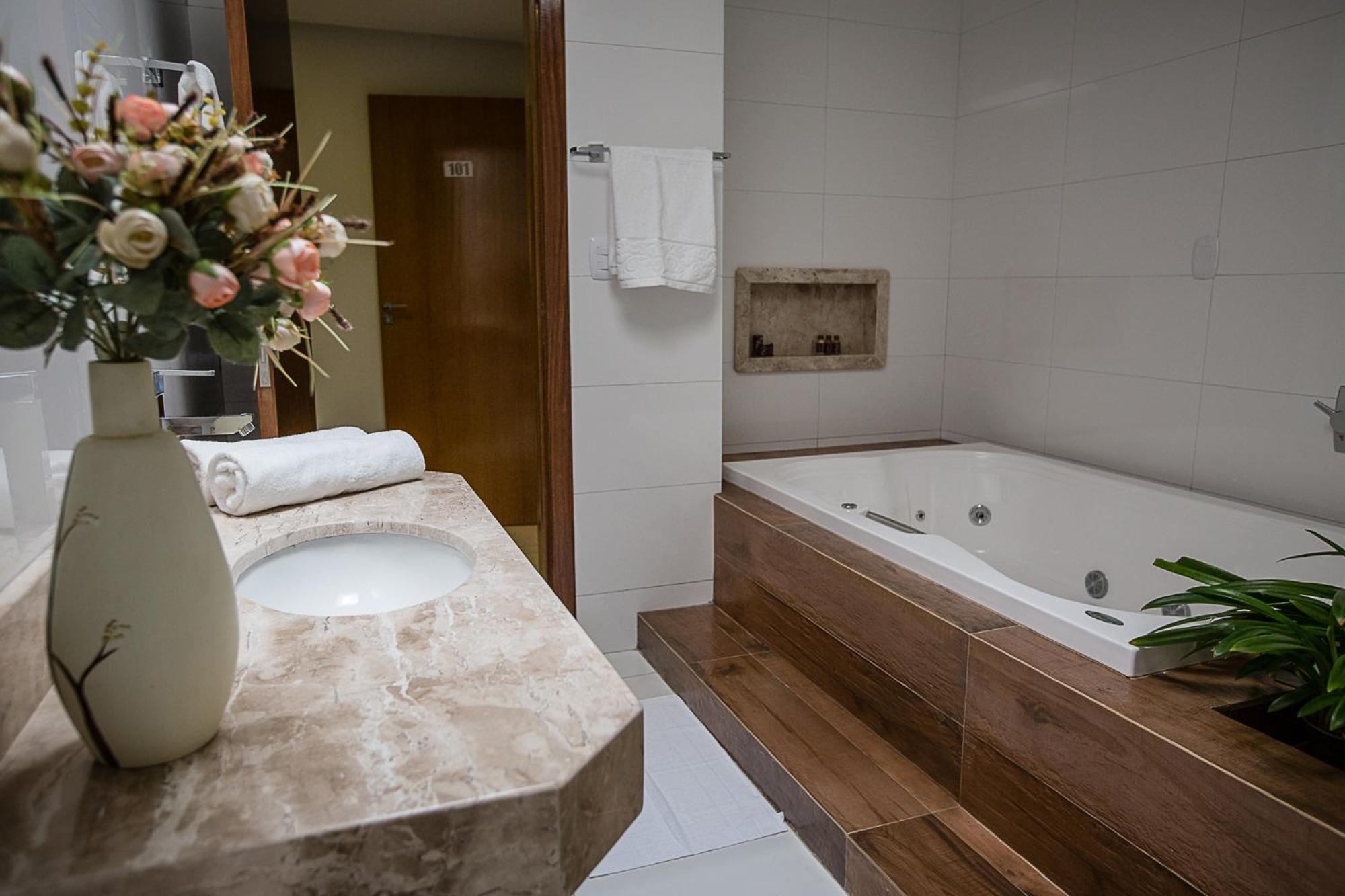 King Suite with Spa Bath photo 3