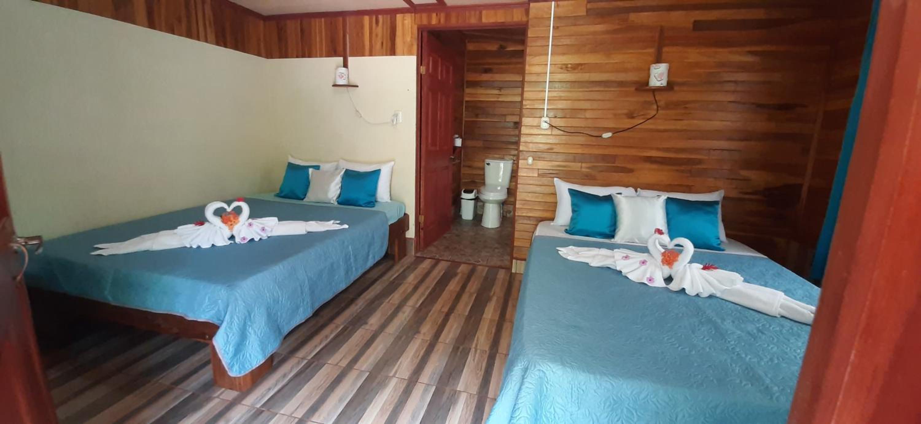 Queen Room with Two Queen Beds photo 2
