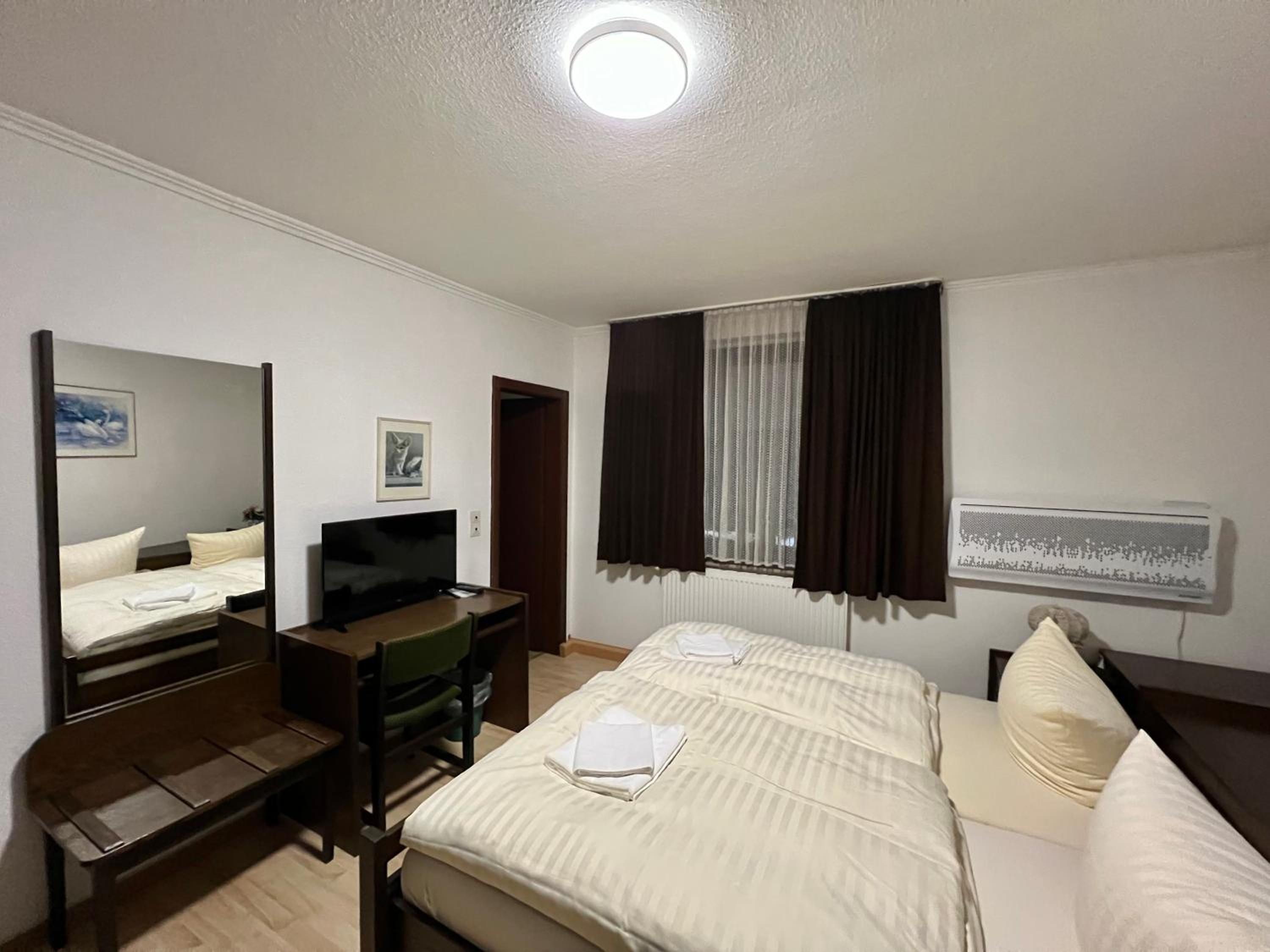 Double Room - Photo 16