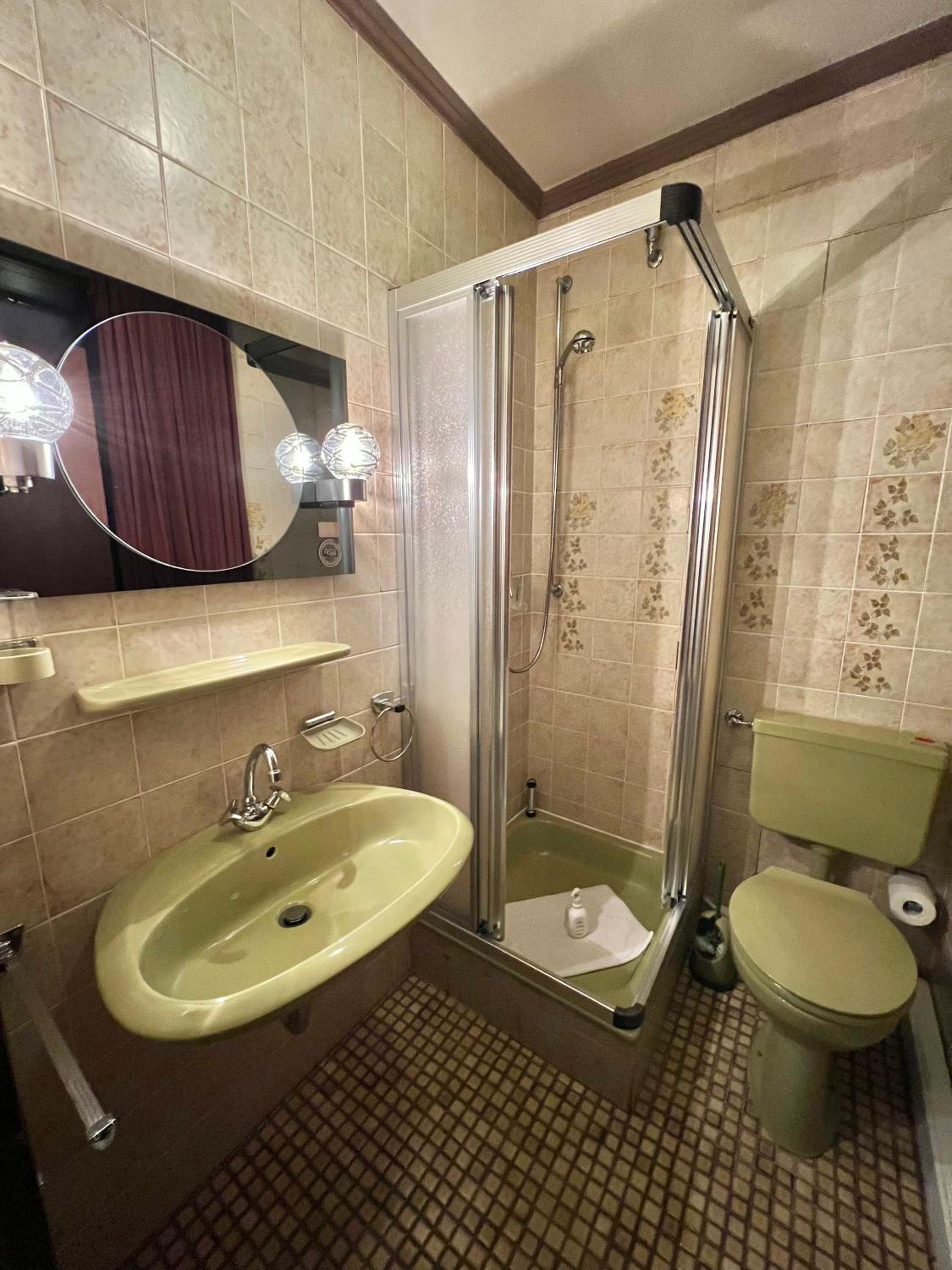 Double Room - Photo 18