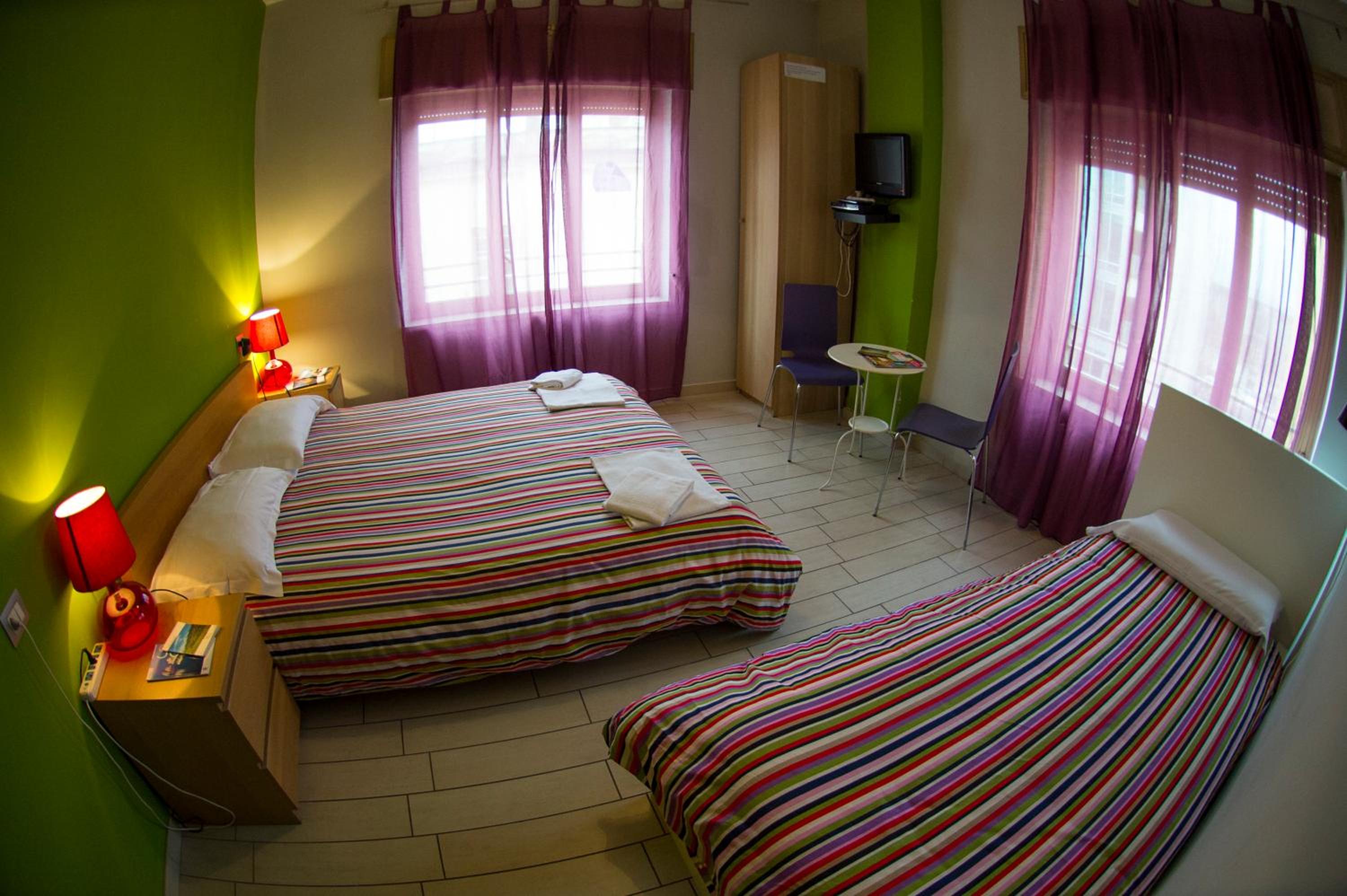Quadruple Room with Private Bathroom photo 3