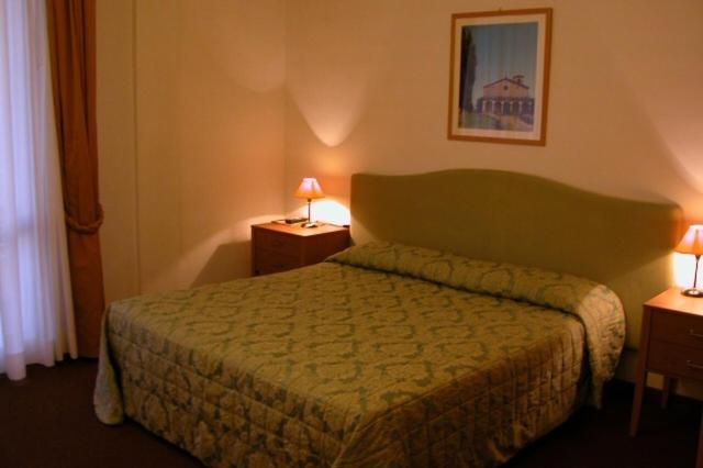 Double Room - Photo 7