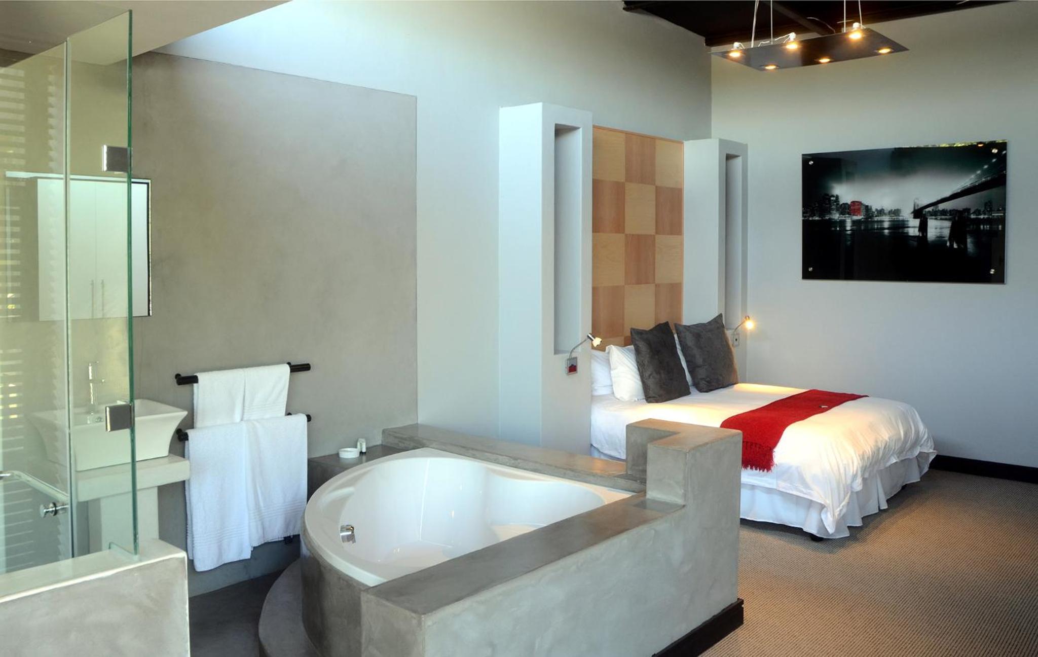 Executive Suite - Photo 6
