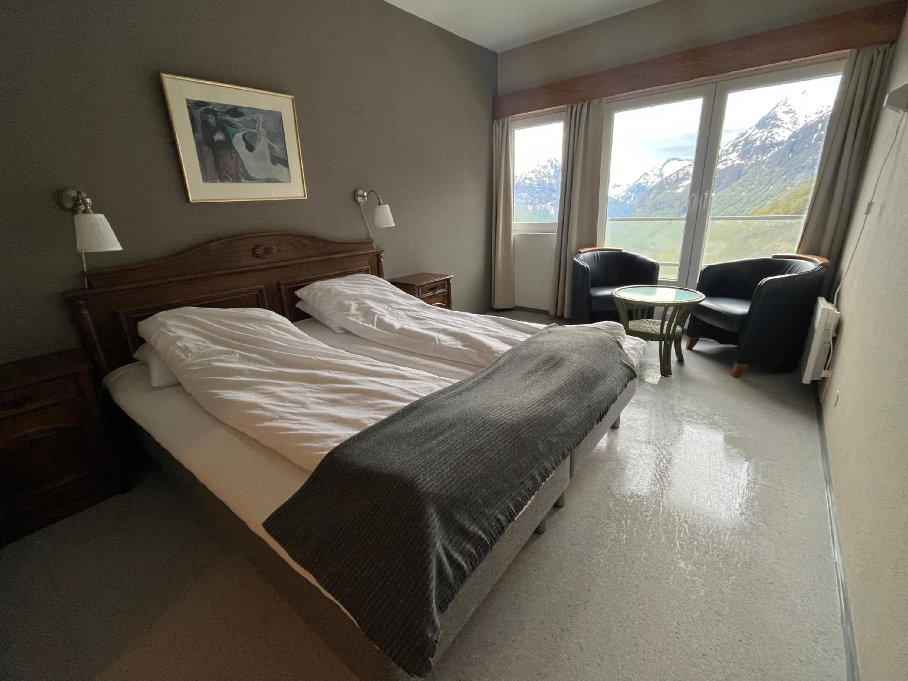 Double or Twin Room with Mountain View photo 3