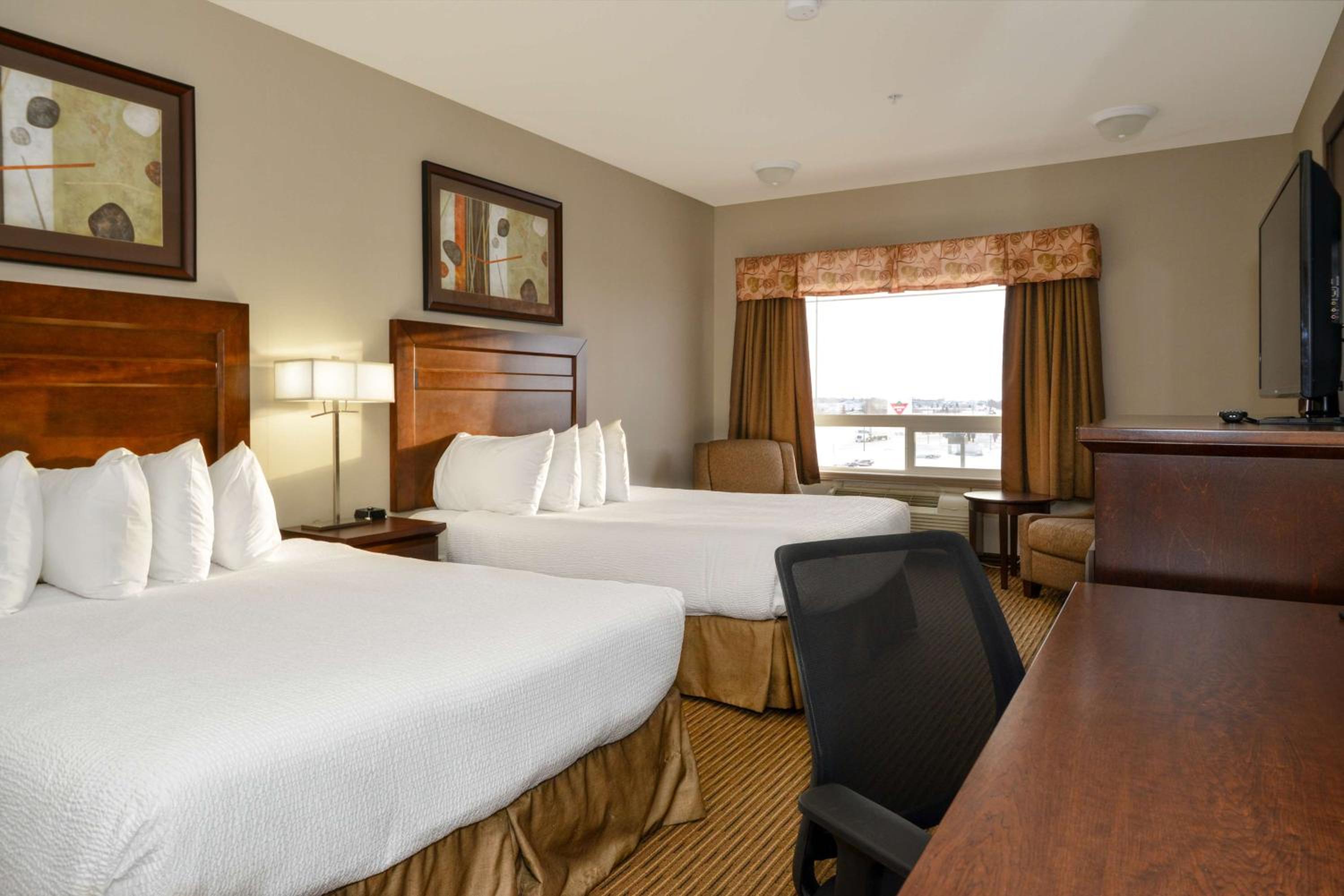 Standard Queen Room with Two Queen Beds photo 2